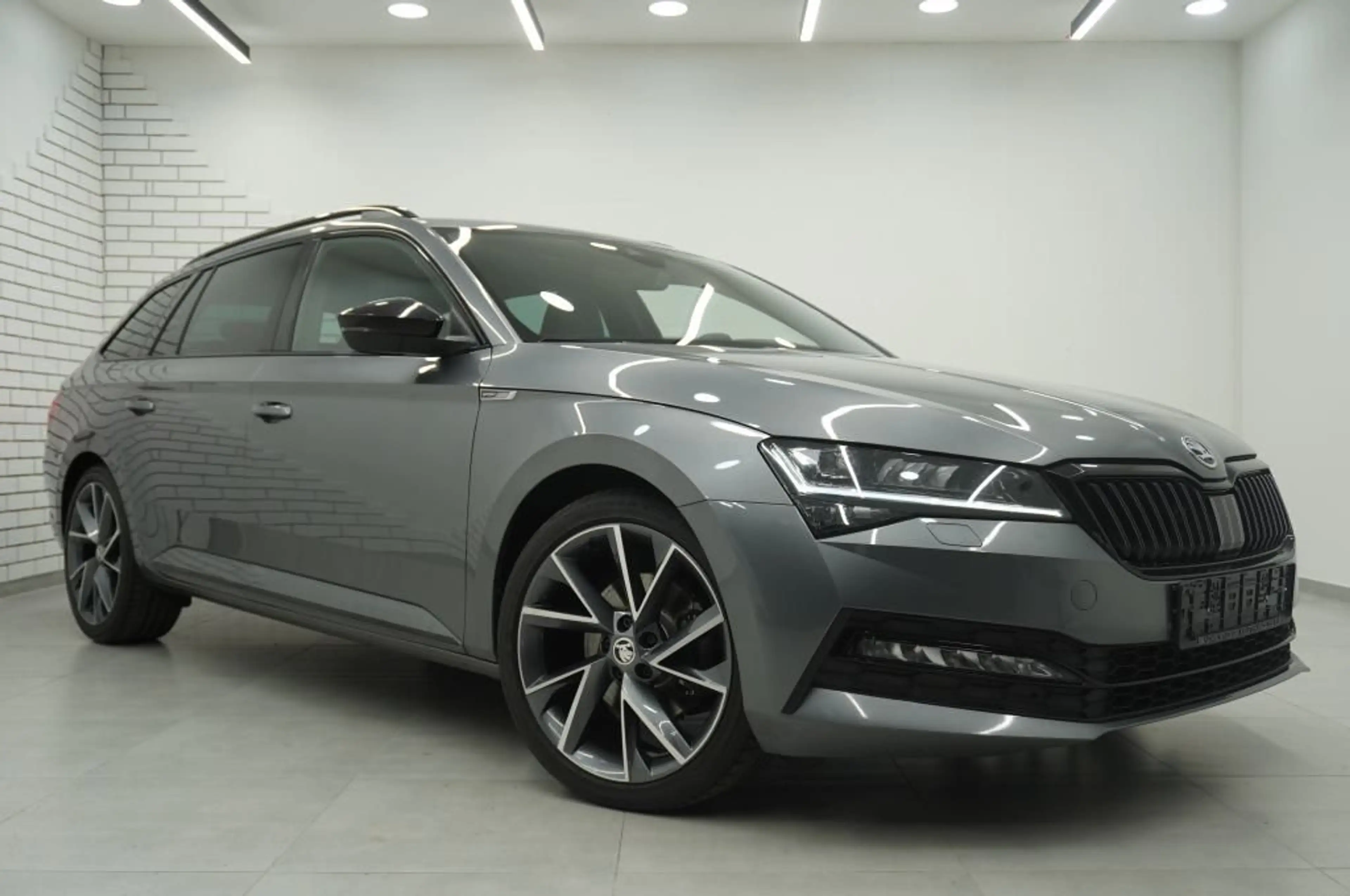 Skoda Superb 2.0 TSI DSG Sportline Navi/Leder/Matrix/K — photo 2