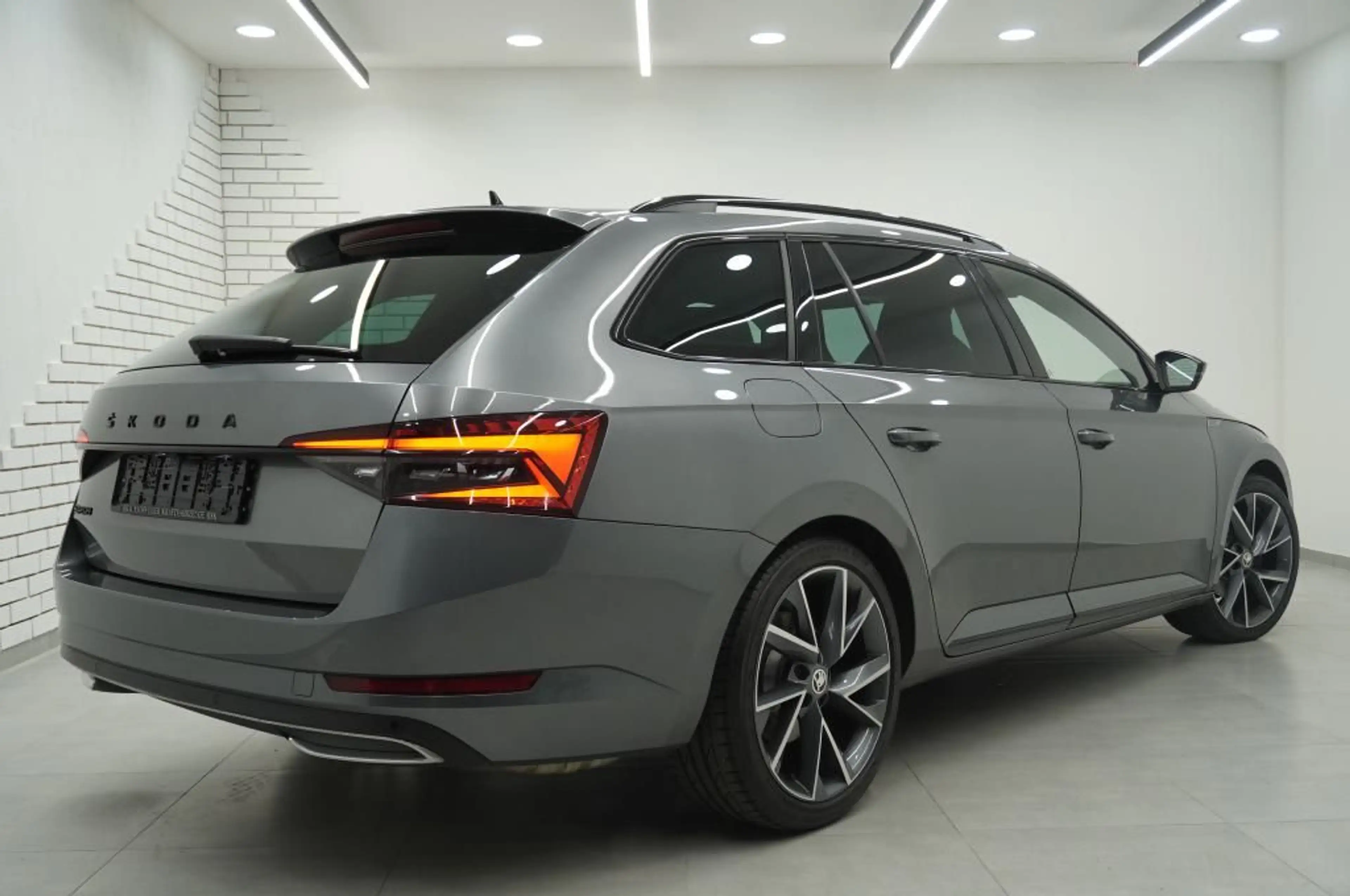 Skoda Superb 2.0 TSI DSG Sportline Navi/Leder/Matrix/K — photo 4