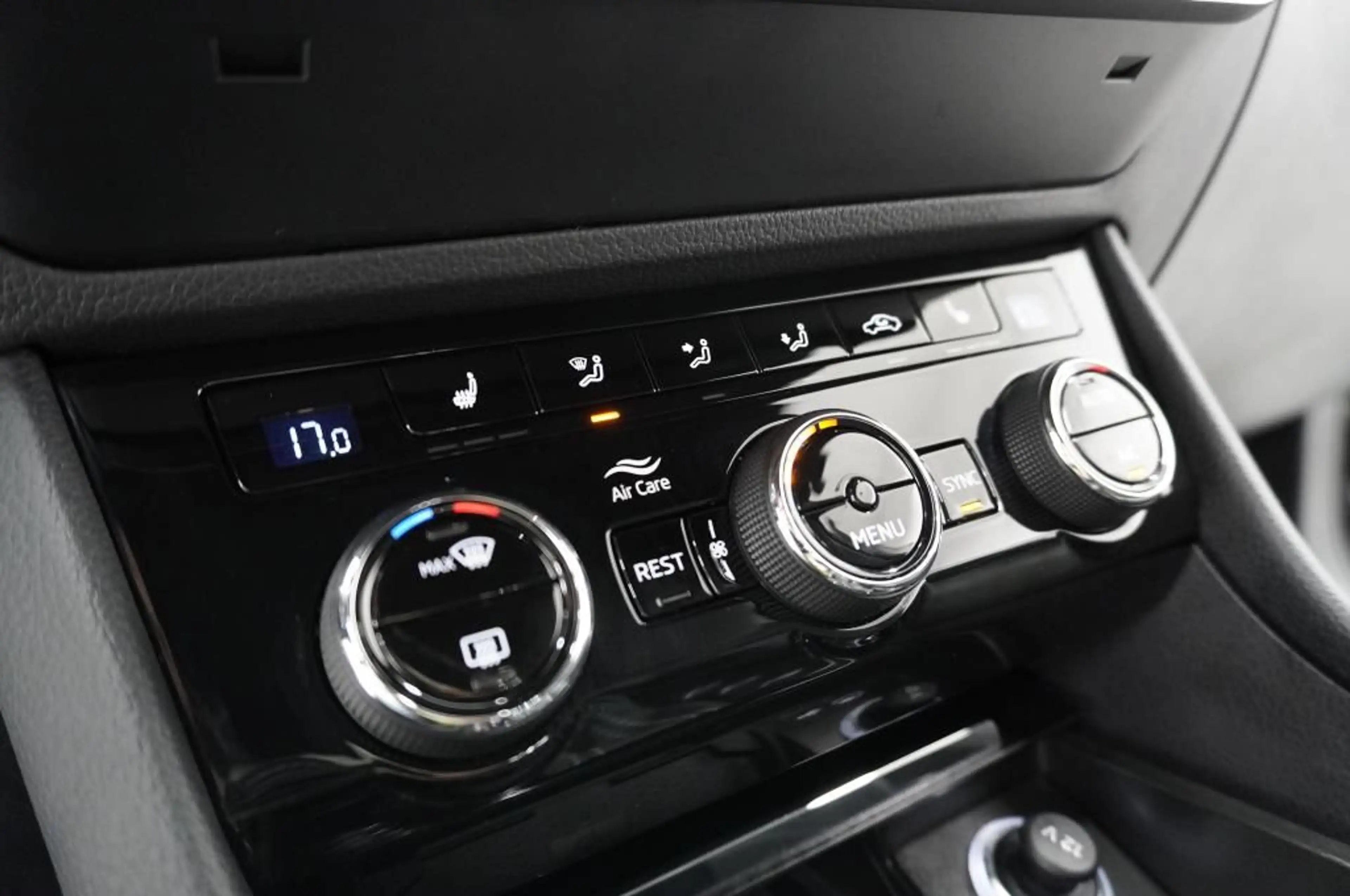 Skoda Superb 2.0 TSI DSG Sportline Navi/Leder/Matrix/K — photo 13