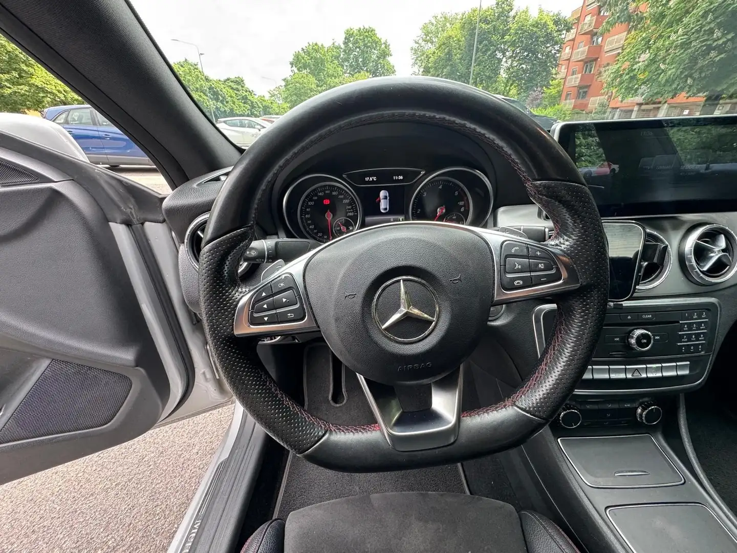 Mercedes-Benz CLA 200 Premium AMG - 2