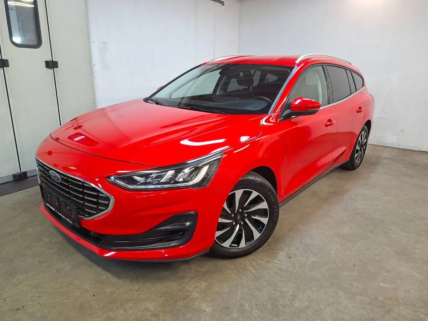 Ford Focus Kombi 1.5 EcoBlue Titanium Aut. ACC, Winter-Paket Rot - 1