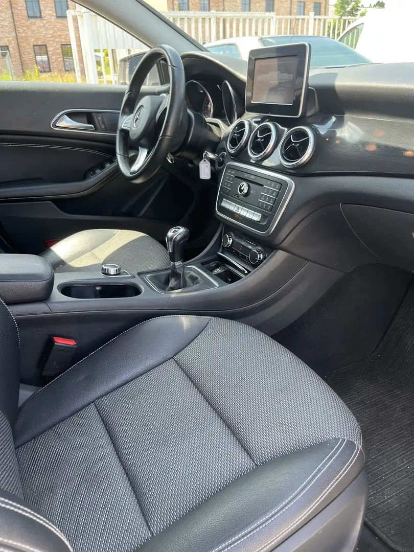 Mercedes-Benz CLA 180 shooting brake - 2