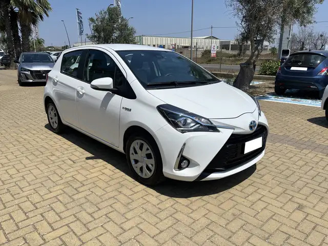 Toyota Yaris Yaris III 2017 5p 1.5h Business