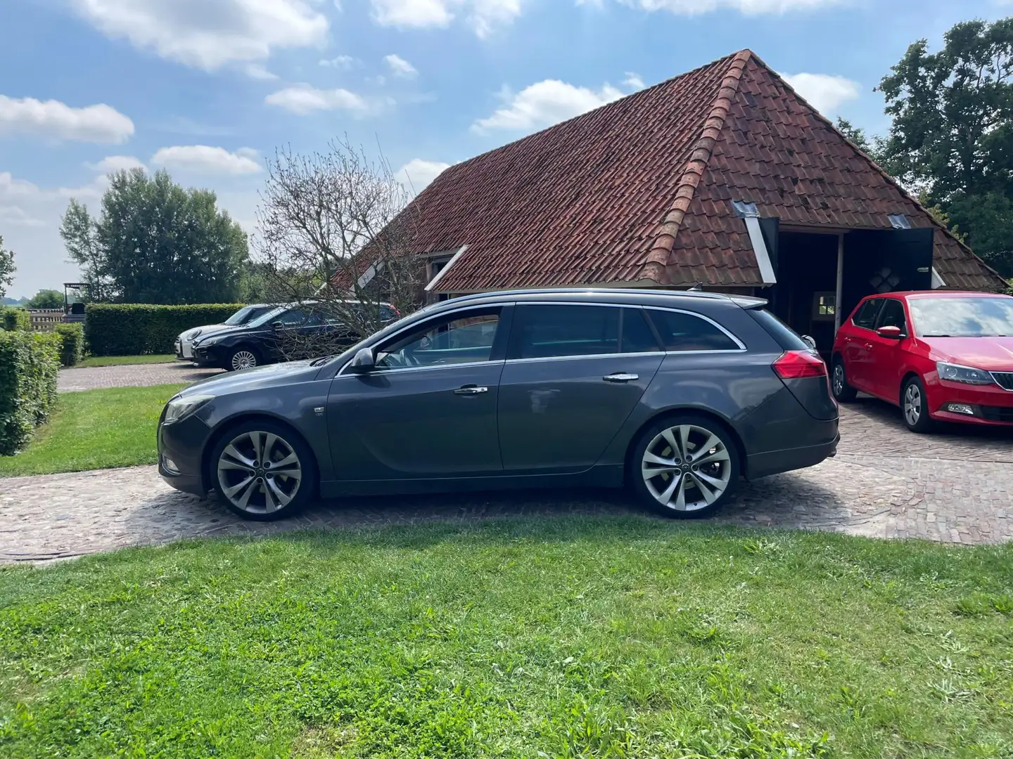 Opel Insignia Sports Tourer 1.6 T Cosmo-200PK-NAVI-PDC-20"-ELEC Grijs - 2