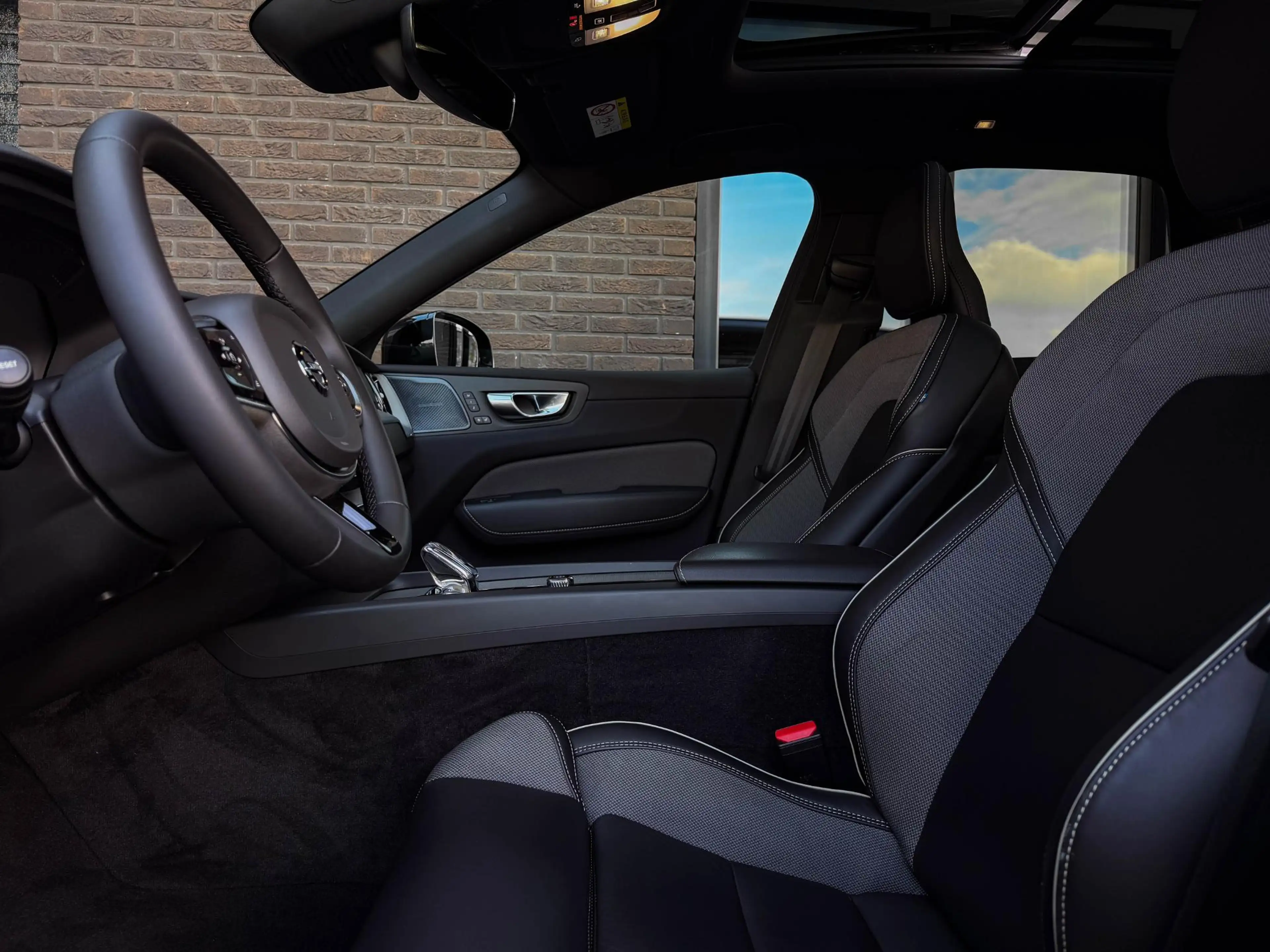 Volvo XC60 2.0 T6 PHEV AWD All Black | Pano | 21"| Trekh. | T — photo 8