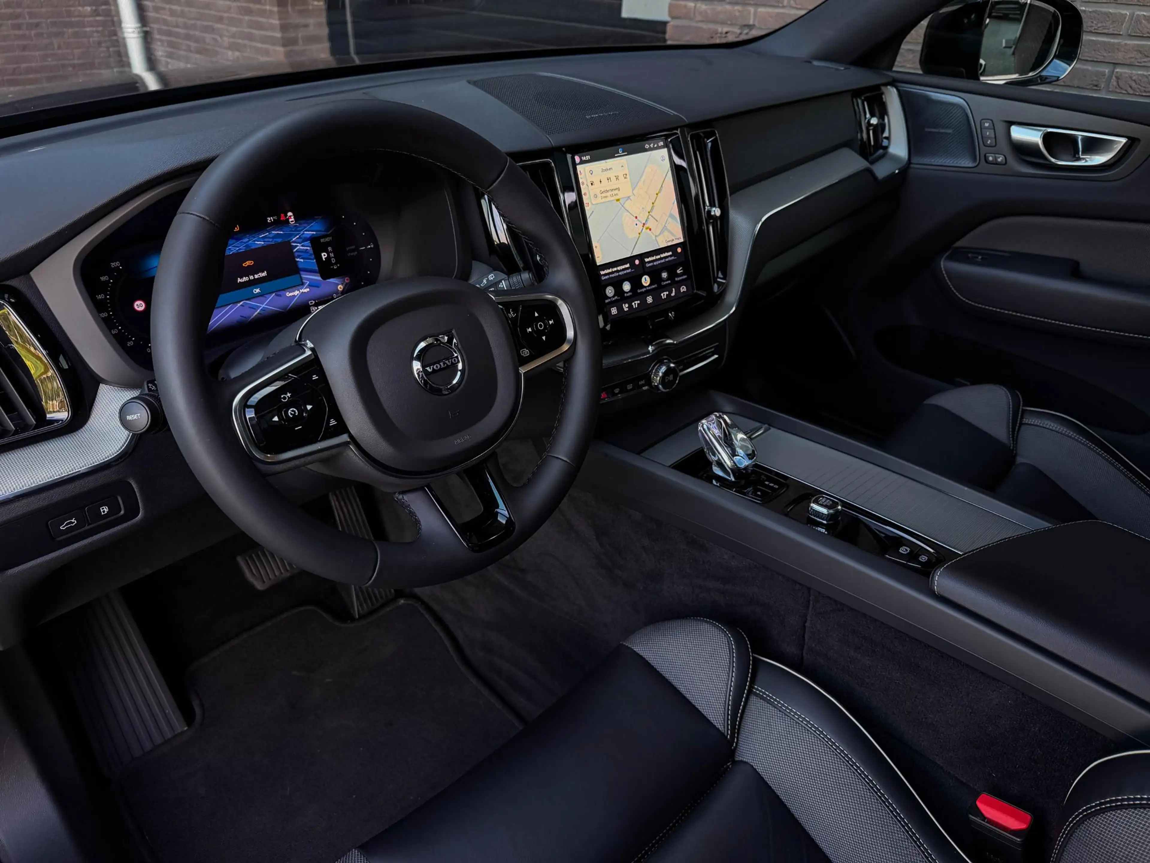 Volvo XC60 2.0 T6 PHEV AWD All Black | Pano | 21"| Trekh. | T — photo 12