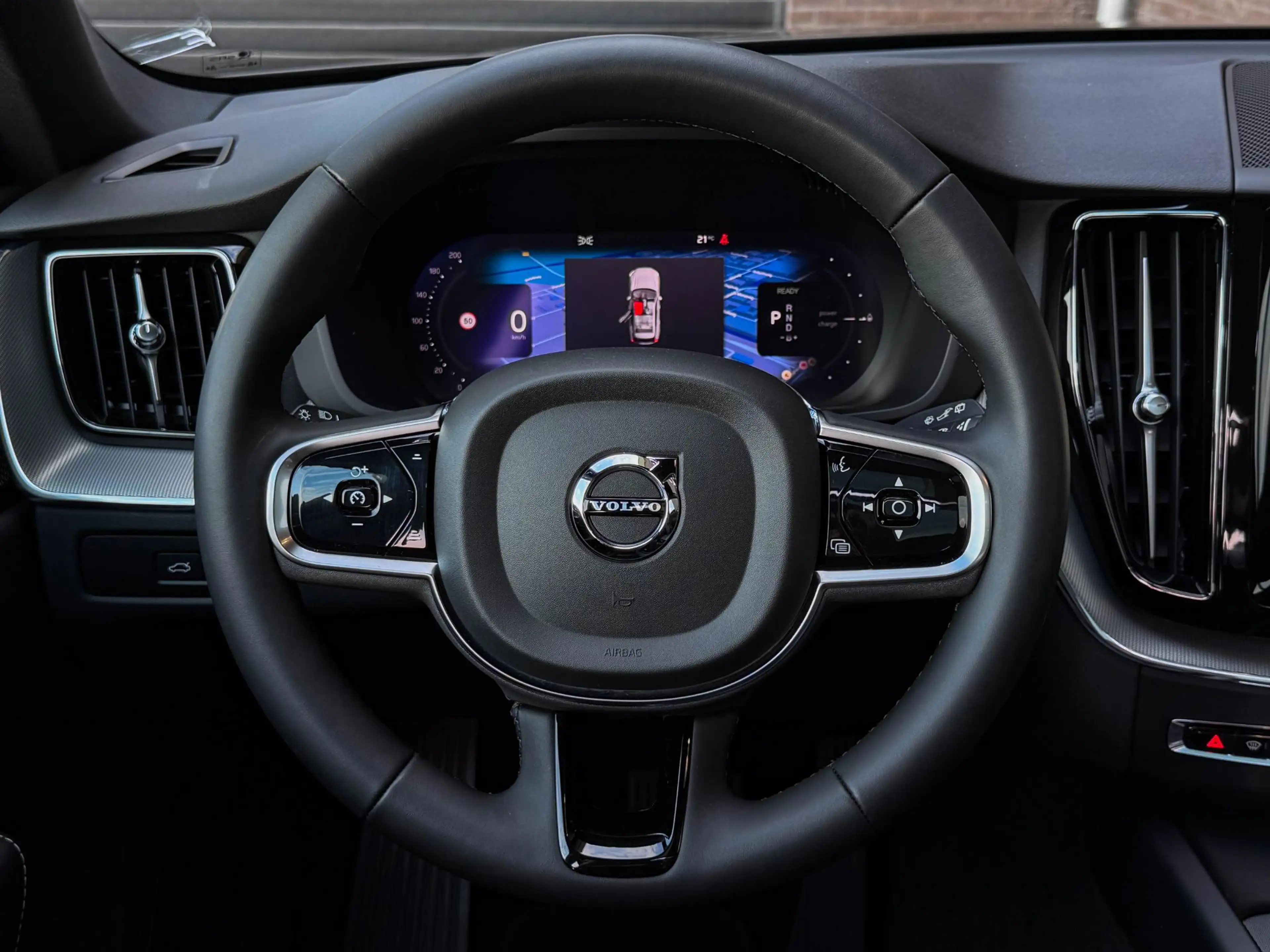 Volvo XC60 2.0 T6 PHEV AWD All Black | Pano | 21"| Trekh. | T — photo 31