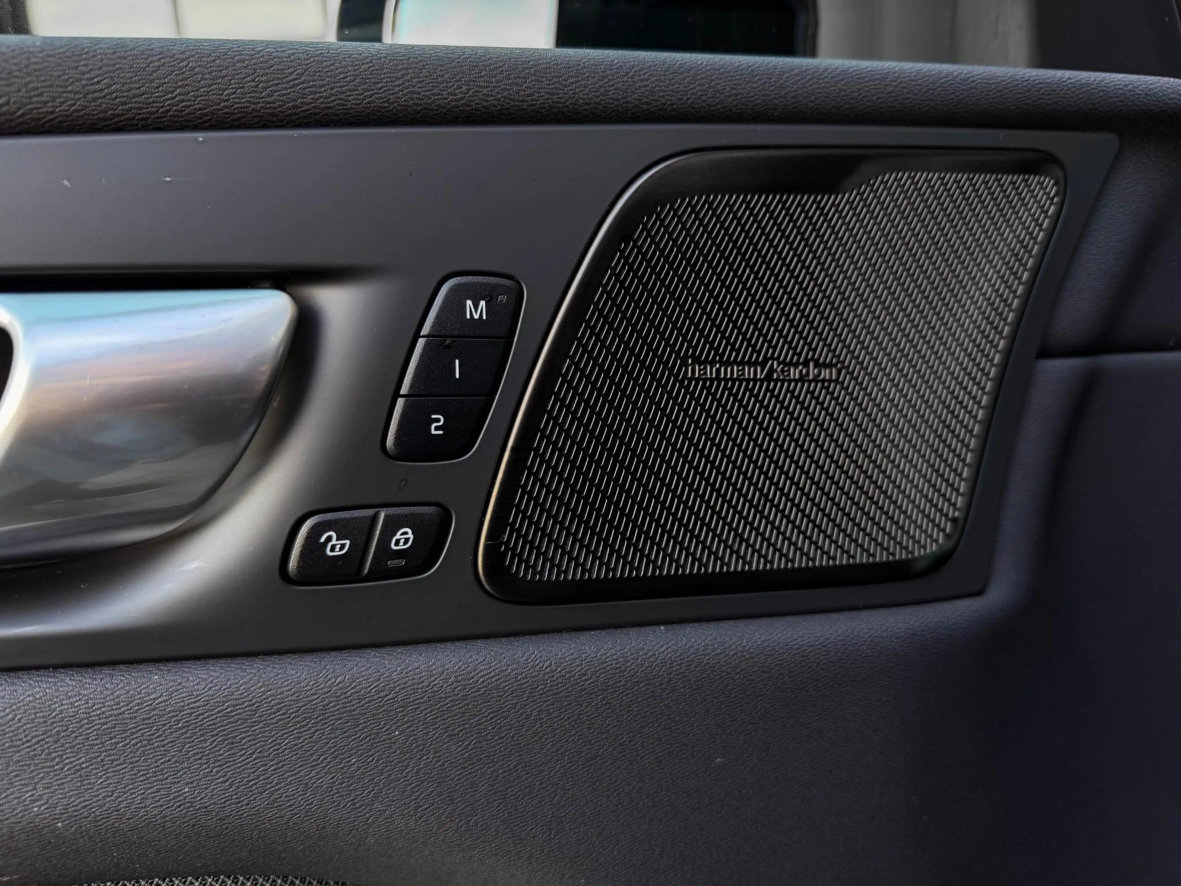 Volvo XC60 2.0 T6 PHEV AWD All Black | Pano | 21"| Trekh. | T — photo 11