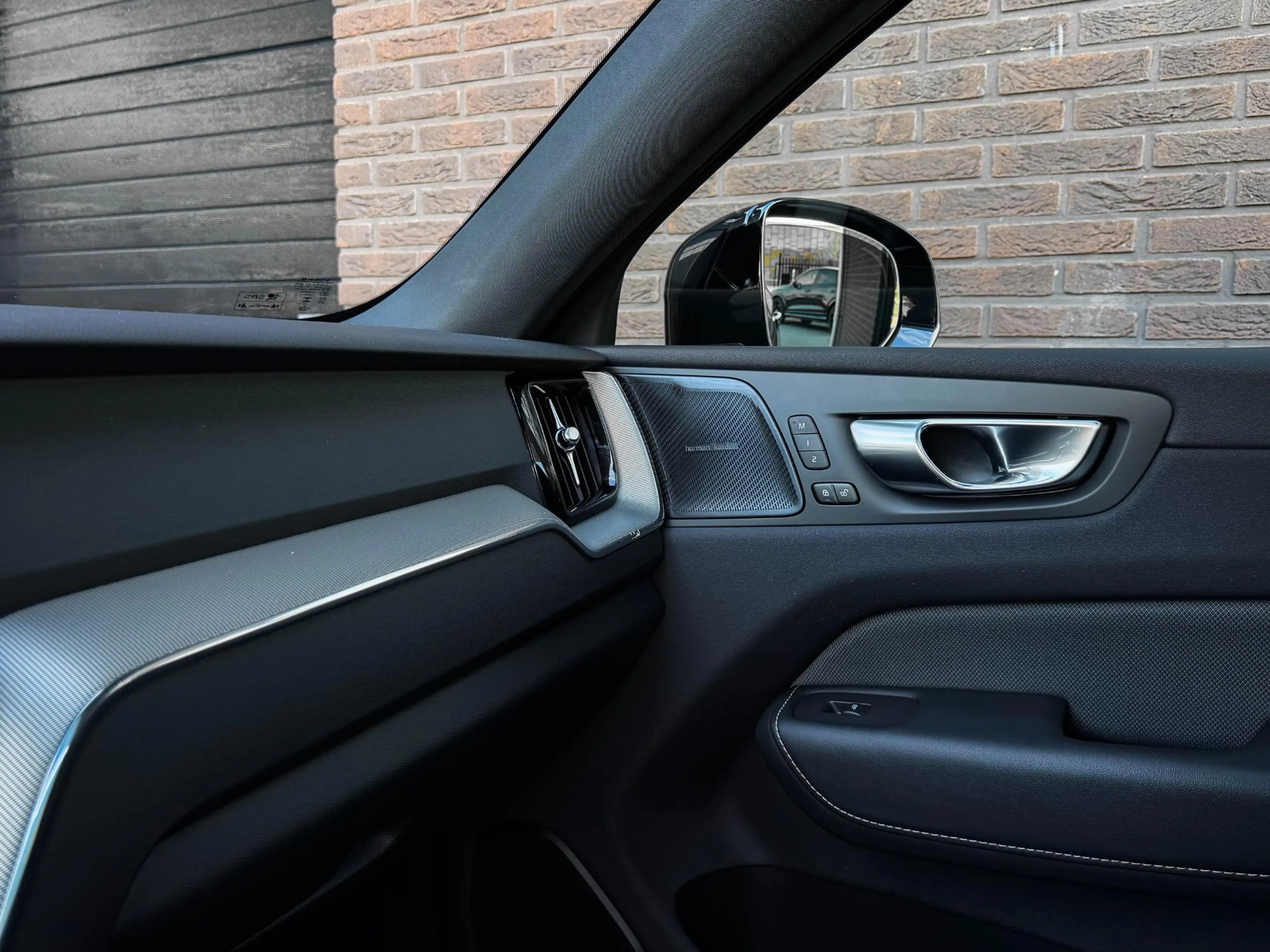 Volvo XC60 2.0 T6 PHEV AWD All Black | Pano | 21"| Trekh. | T — photo 34