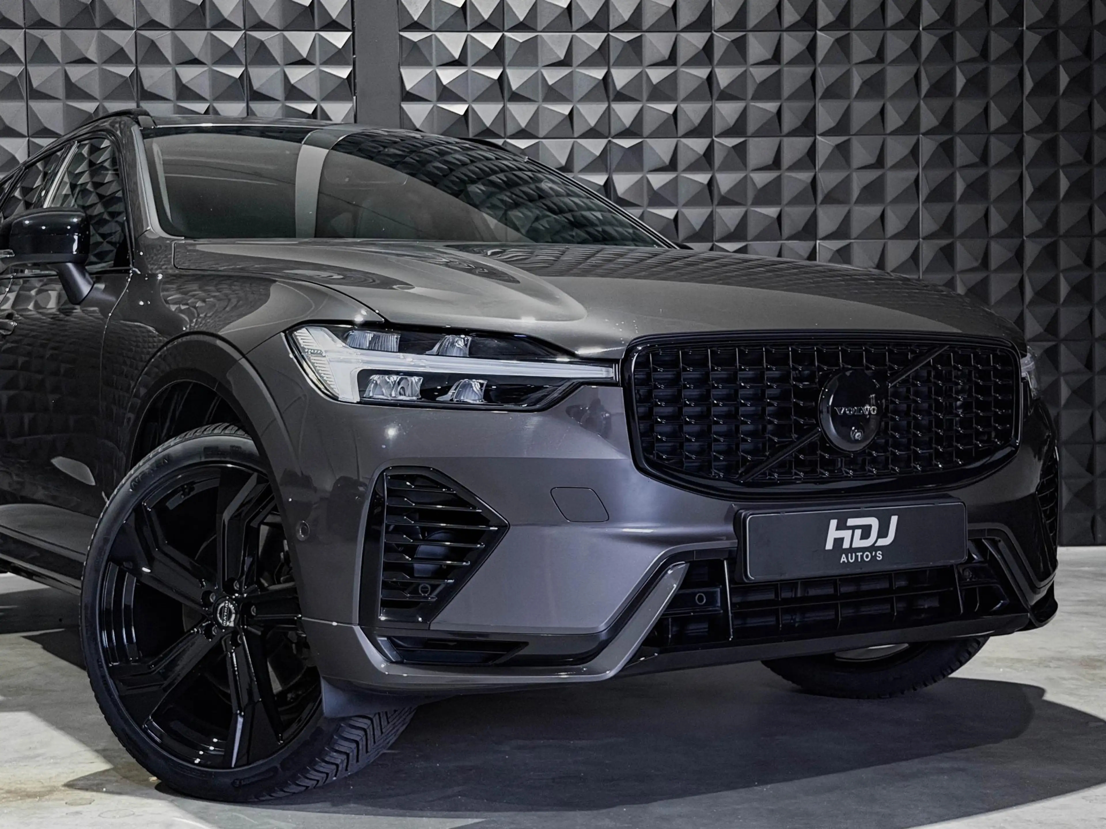 Volvo XC60 2.0 T6 PHEV AWD All Black | Pano | 21"| Trekh. | T — photo 6