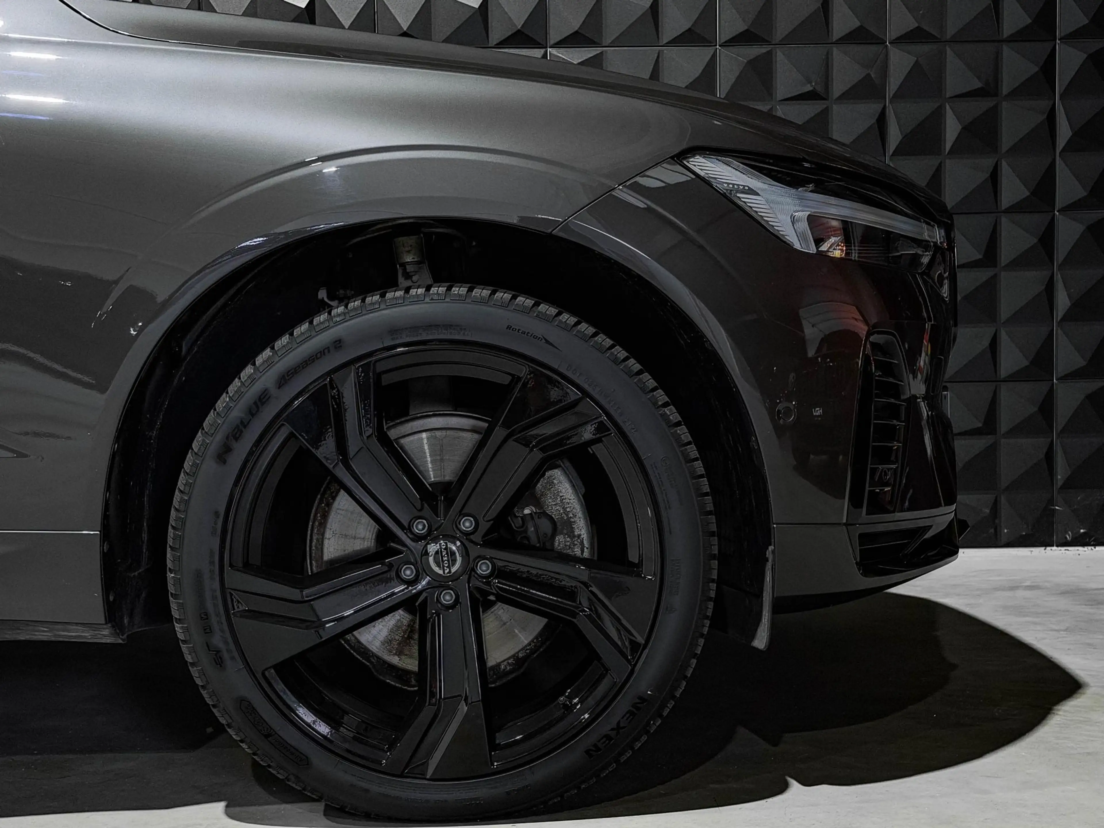 Volvo XC60 2.0 T6 PHEV AWD All Black | Pano | 21"| Trekh. | T — photo 30