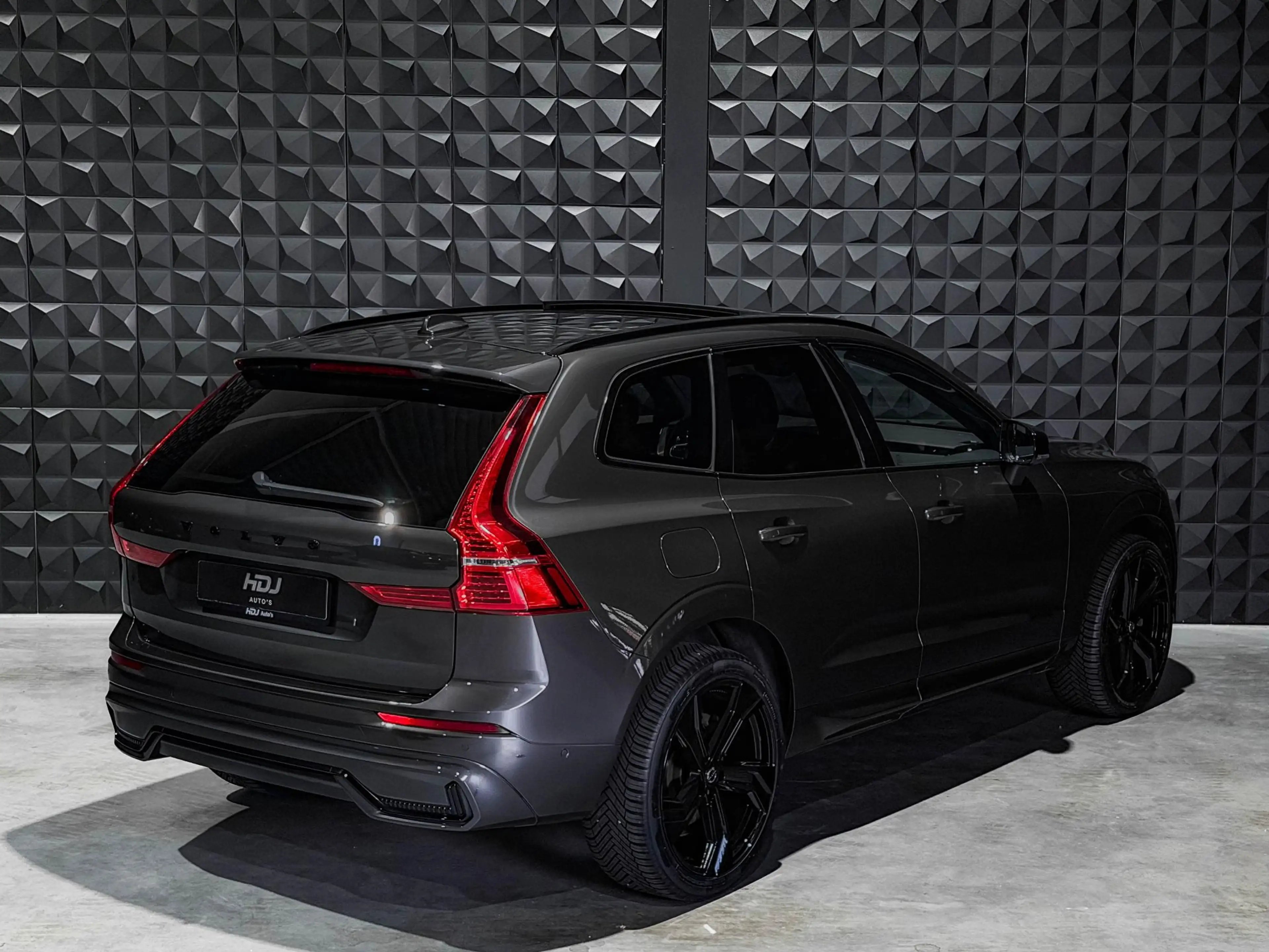 Volvo XC60 2.0 T6 PHEV AWD All Black | Pano | 21"| Trekh. | T — photo 44