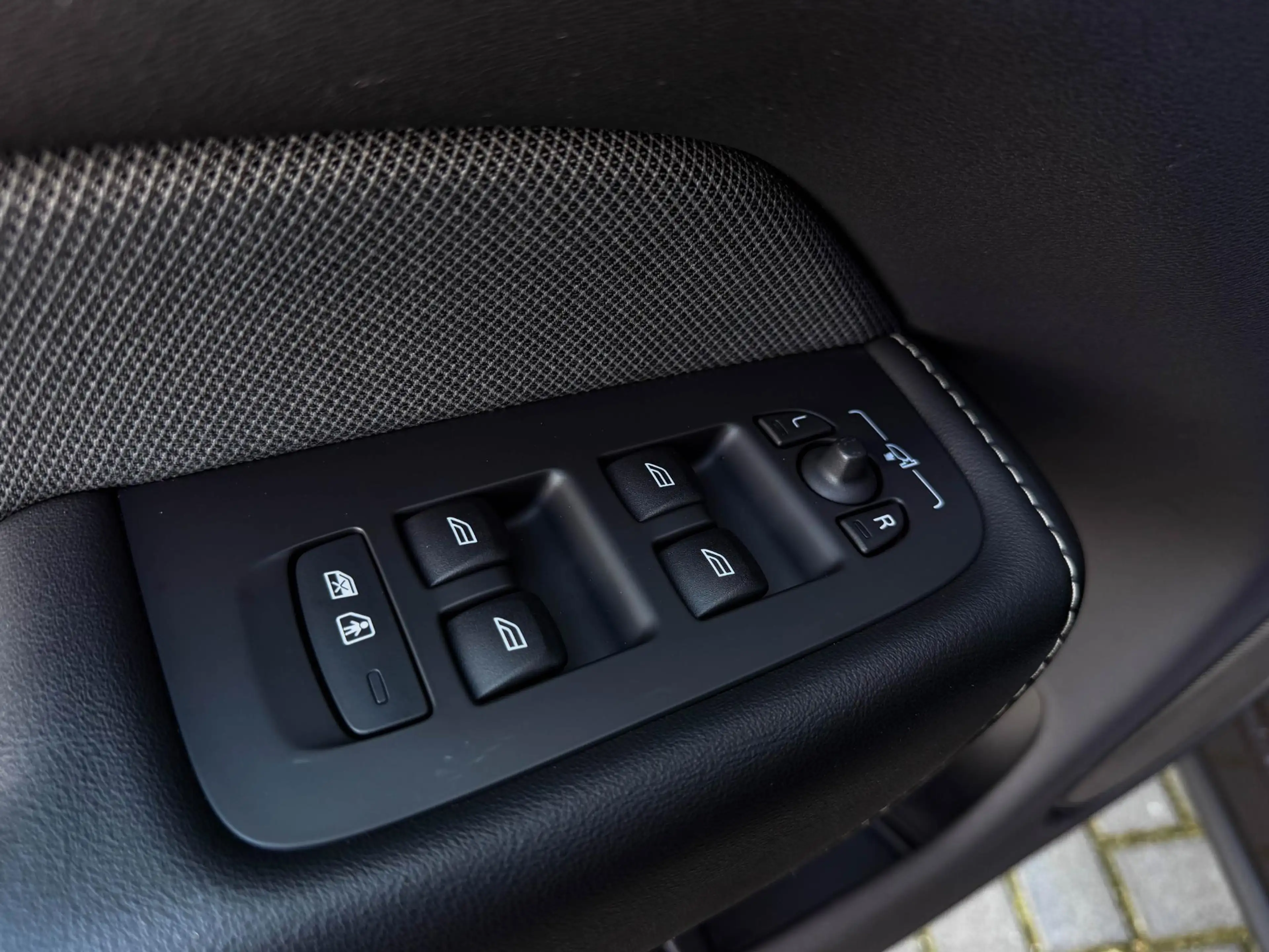 Volvo XC60 2.0 T6 PHEV AWD All Black | Pano | 21"| Trekh. | T — photo 26