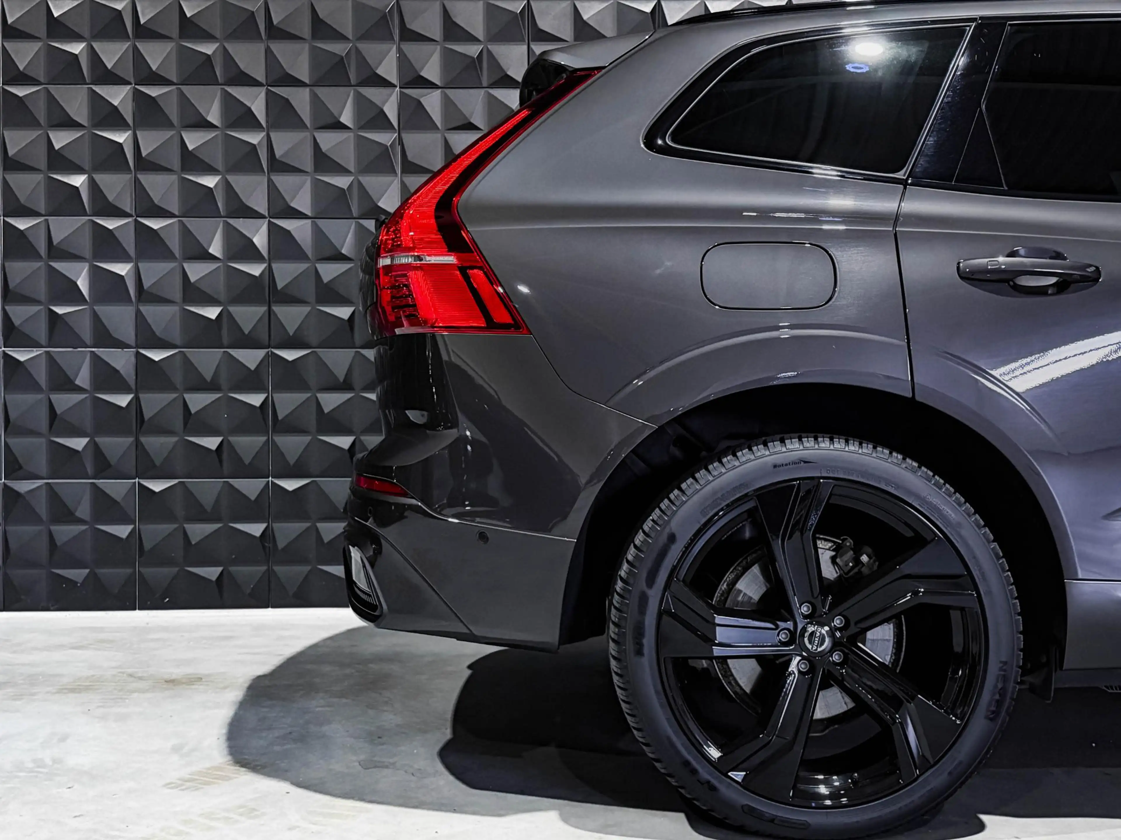 Volvo XC60 2.0 T6 PHEV AWD All Black | Pano | 21"| Trekh. | T — photo 29