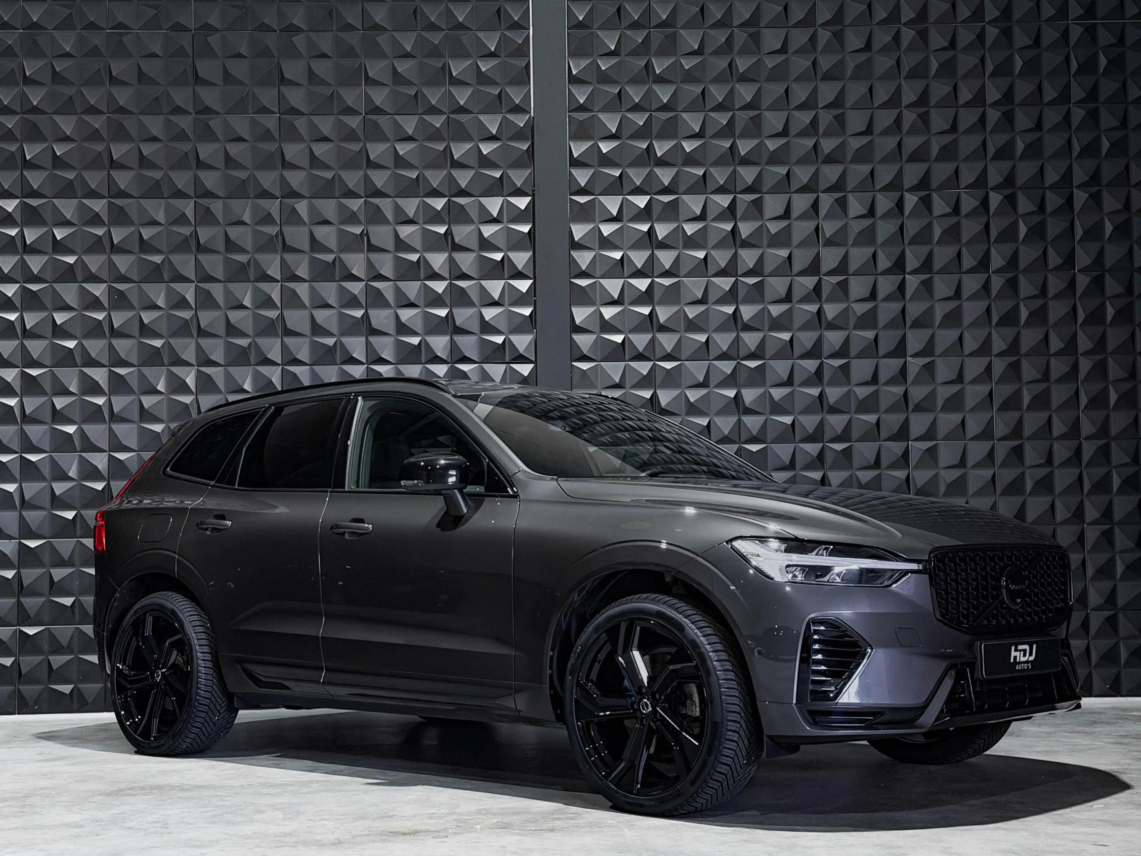 Volvo XC60 2.0 T6 PHEV AWD All Black | Pano | 21"| Trekh. | T — photo 5