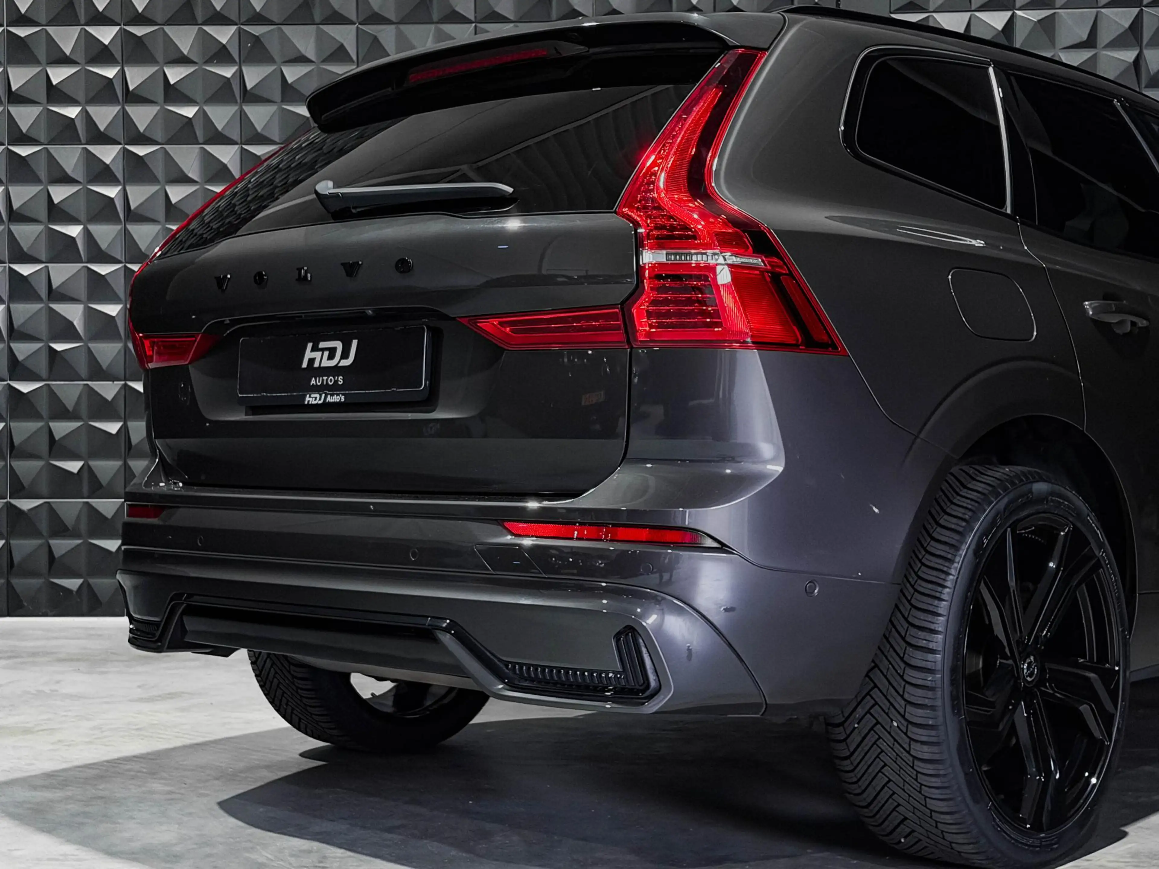 Volvo XC60 2.0 T6 PHEV AWD All Black | Pano | 21"| Trekh. | T — photo 7