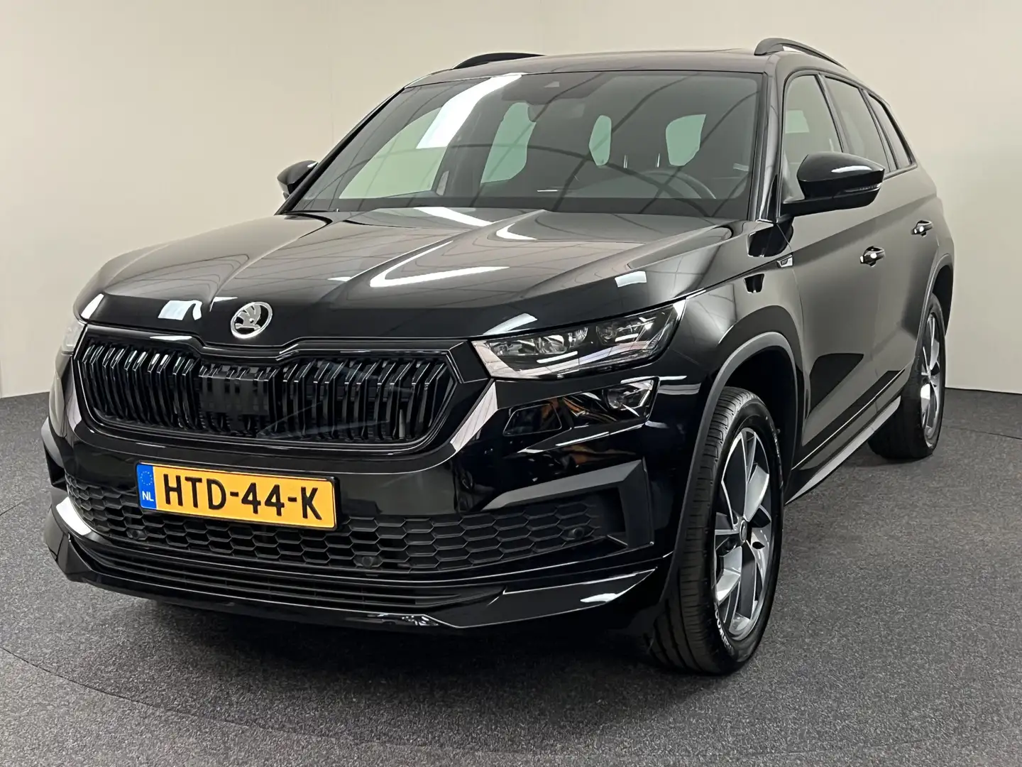 Skoda Kodiaq 1.5 TSI 150 PK DSG Sportline Business 7p. Climate Zwart - 1