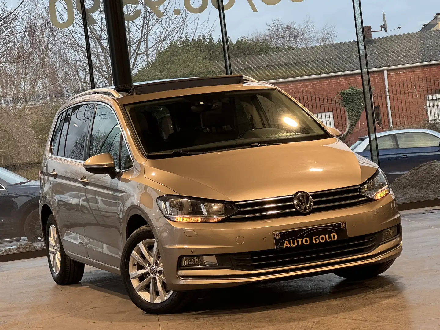 Volkswagen Touran 1.6 TDi SCR HIGHLINE/7 PLACES/FULLOPTIONS/1PROP Beige - 2