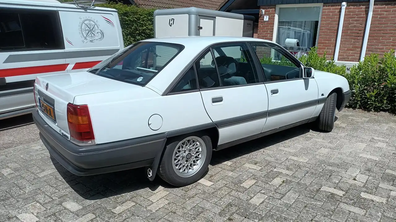 Opel Omega 2.0i LS , automaat , belastingvrij, foto 2