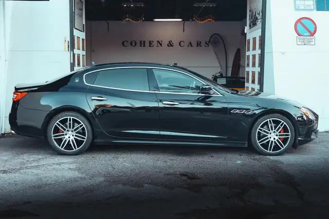 Maserati Quattroporte view 12