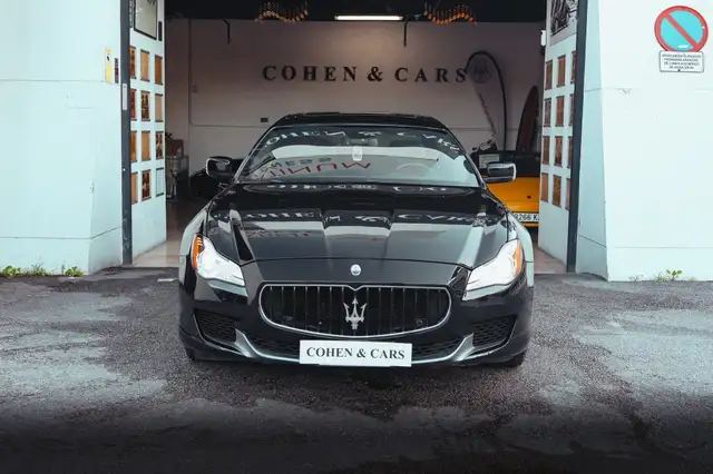 Maserati Quattroporte view 14