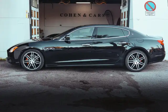 Maserati Quattroporte view 4