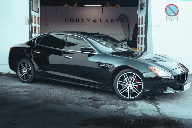 Maserati Quattroporte view 13