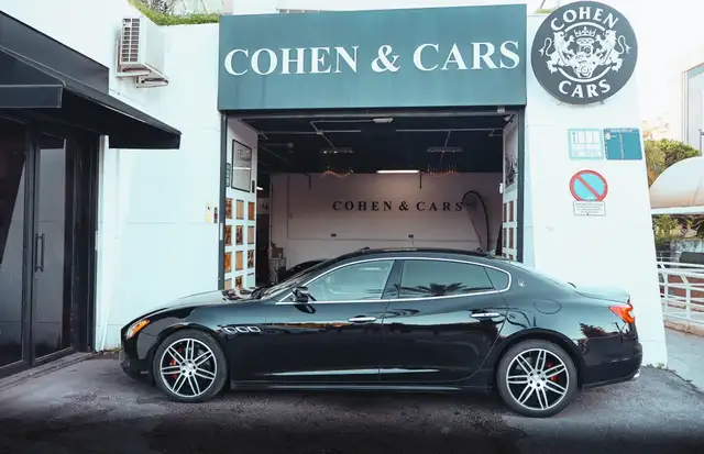 Maserati Quattroporte view 3