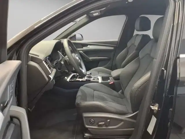 Audi Q5 view 4