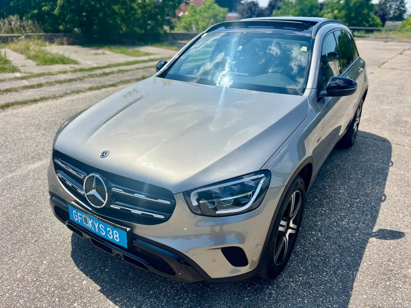 Mercedes-Benz GLC 300 GLC 300e 4Matic MOJAVESILBER METALLICLACK Grau - 2