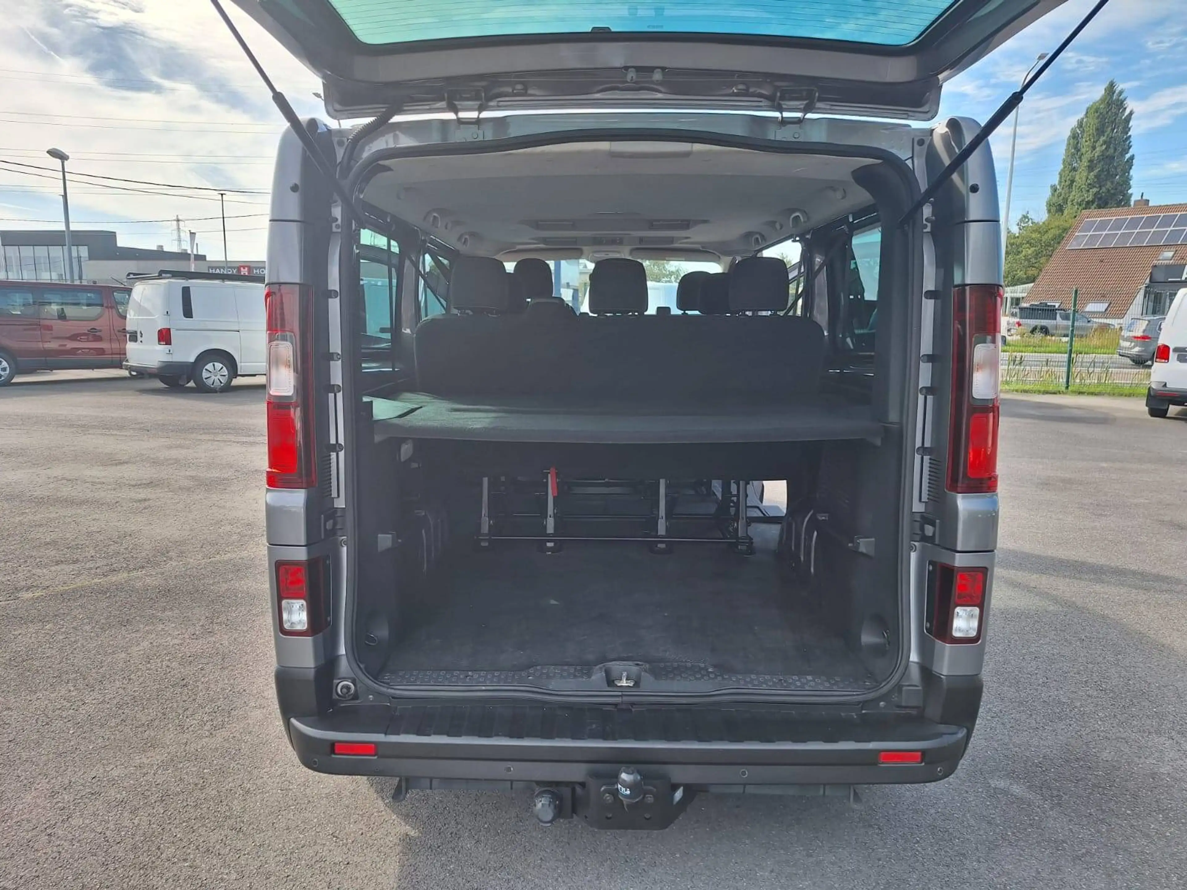 Renault Trafic 1.6d minibus 9places — photo 13