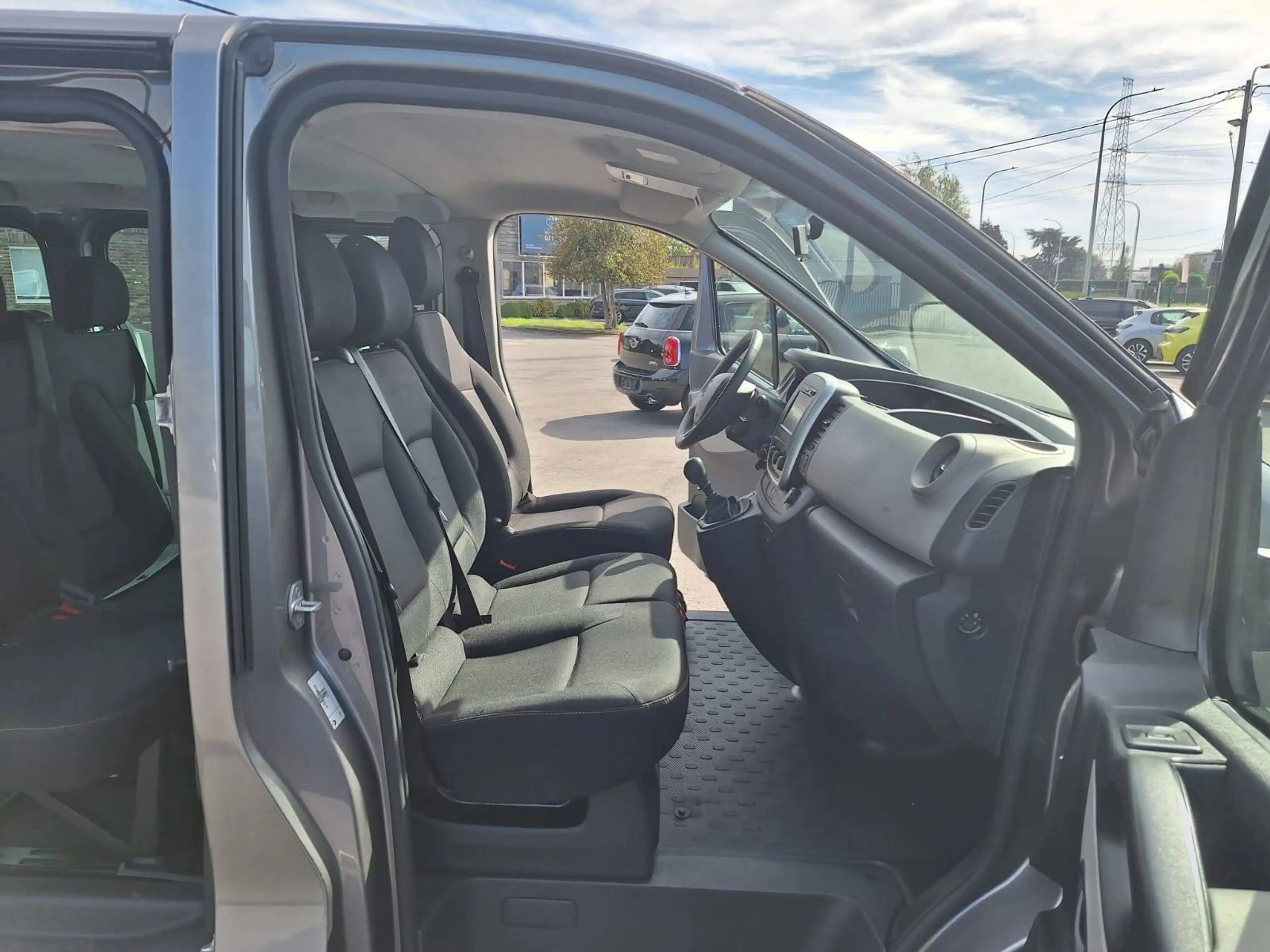 Renault Trafic 1.6d minibus 9places — photo 10