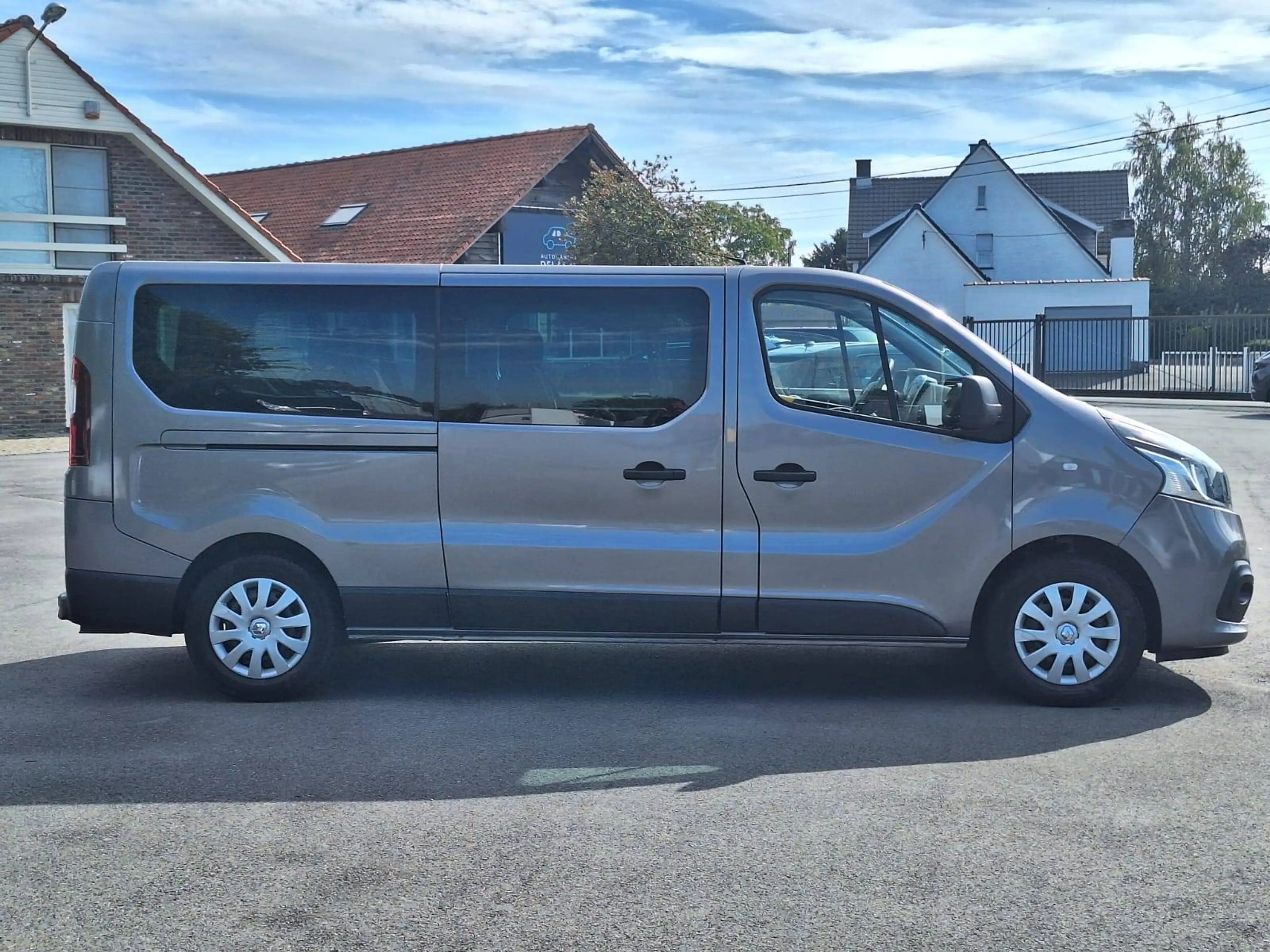 Renault Trafic 1.6d minibus 9places — photo 9