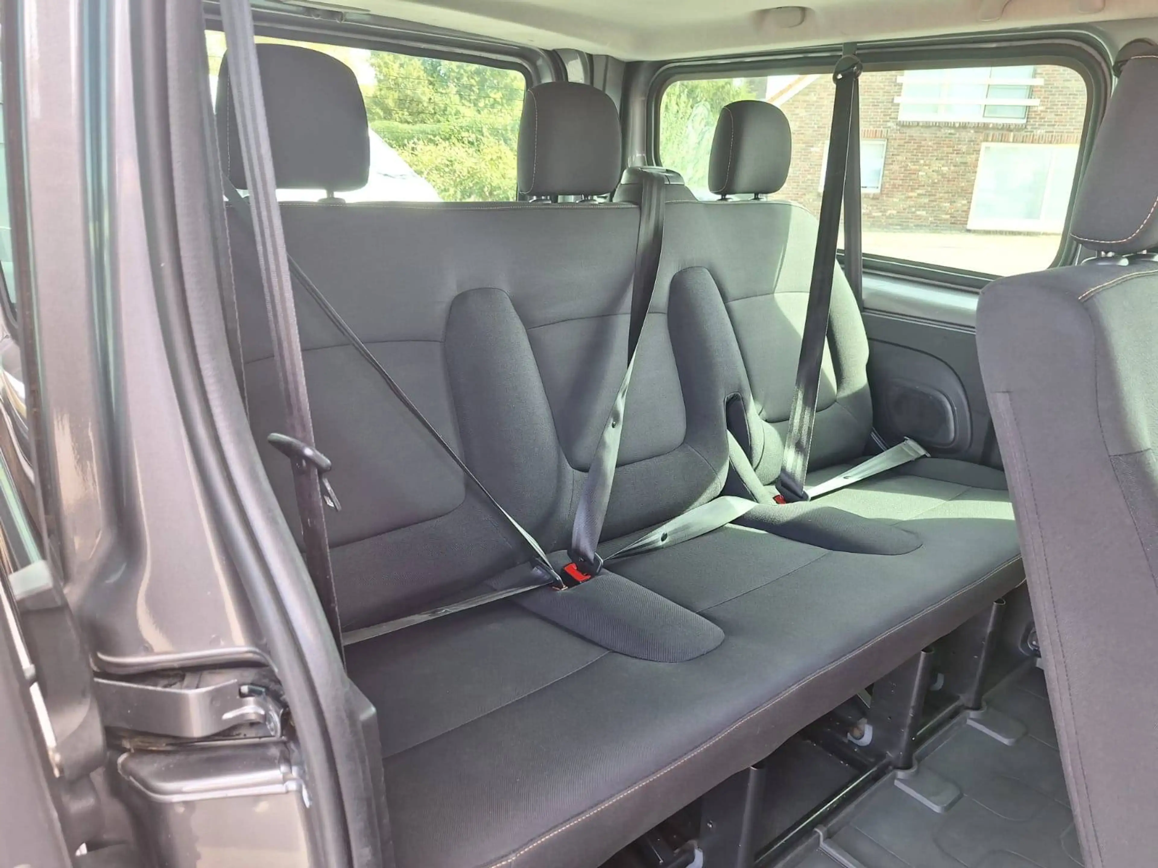 Renault Trafic 1.6d minibus 9places — photo 14