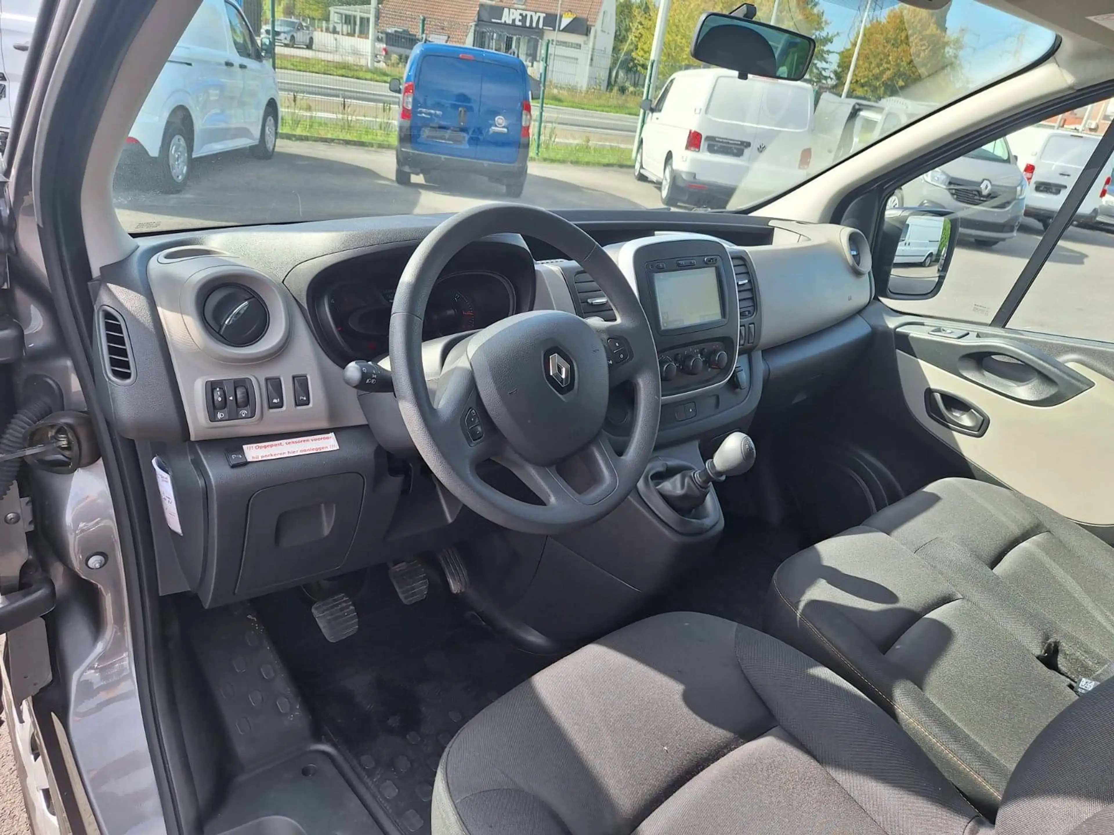 Renault Trafic 1.6d minibus 9places — photo 12