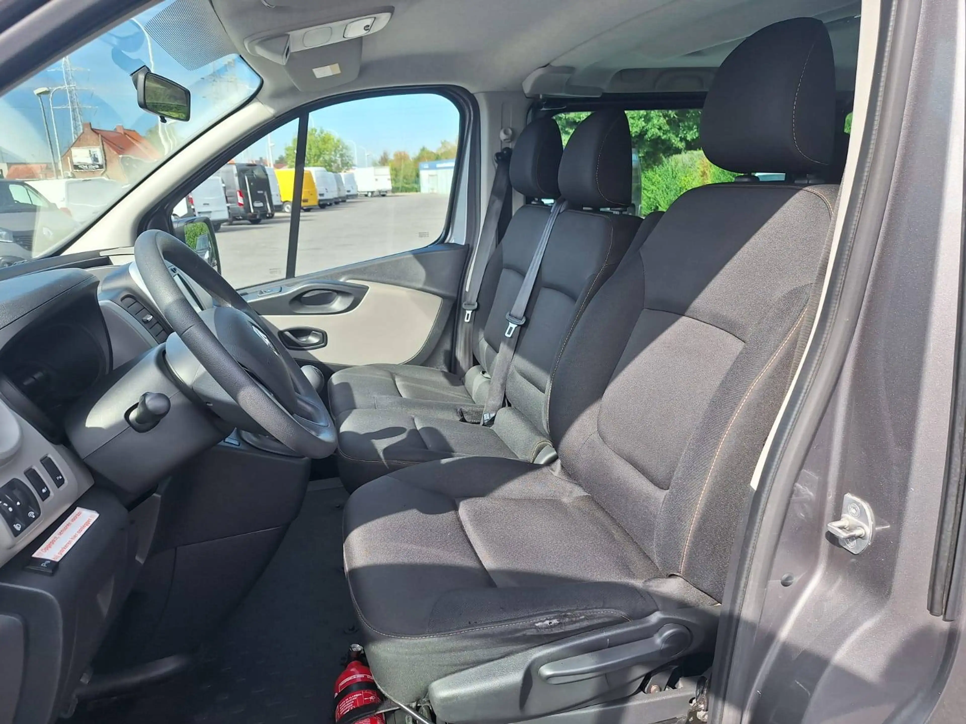 Renault Trafic 1.6d minibus 9places — photo 8