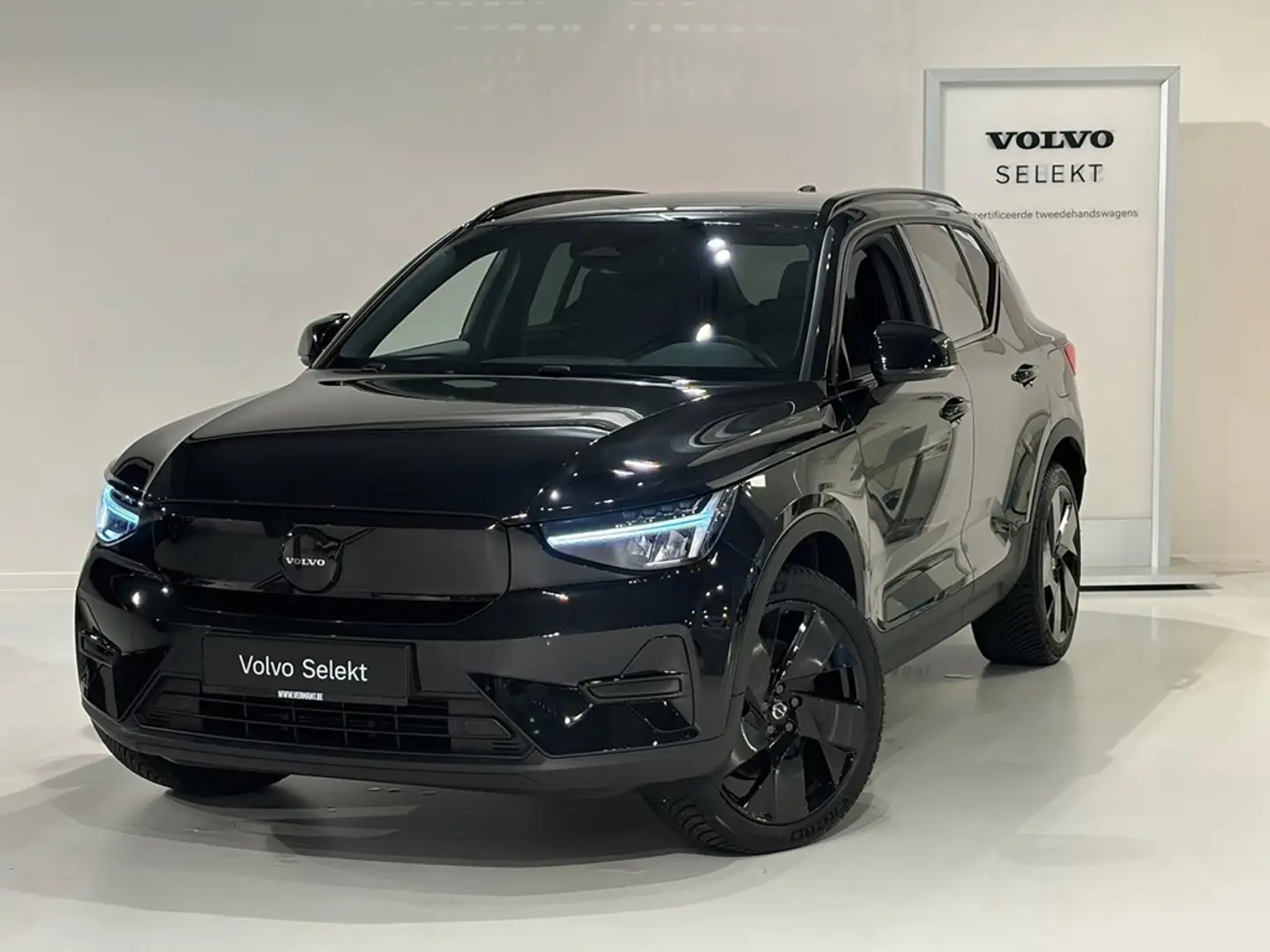 Volvo EX40 Recharge Twin Motor Perf. Black Edition + electr t Noir - 1