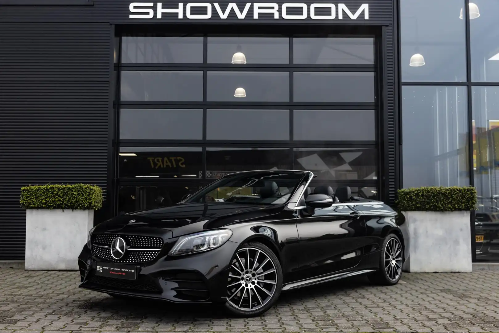 Mercedes-Benz C 200 Cabrio AMG, Facelift, Burmester, 184pk, 19 inch! Zwart - 2