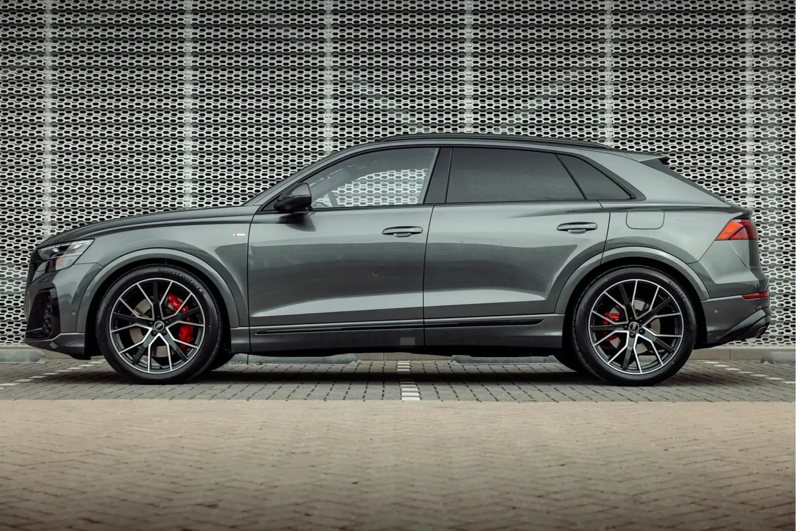 Audi Q8 55 TFSI e 394pk quattro tiptronic Pro Line S Grijs - 2
