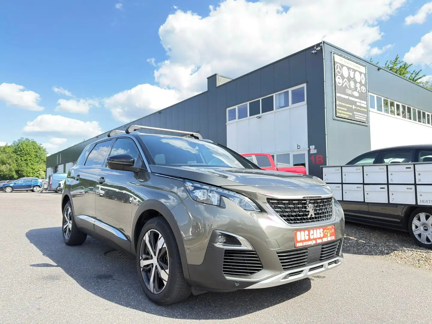 Peugeot 5008 PureTech 130 Stop & Start Allure Business-Paket Grijs - 1