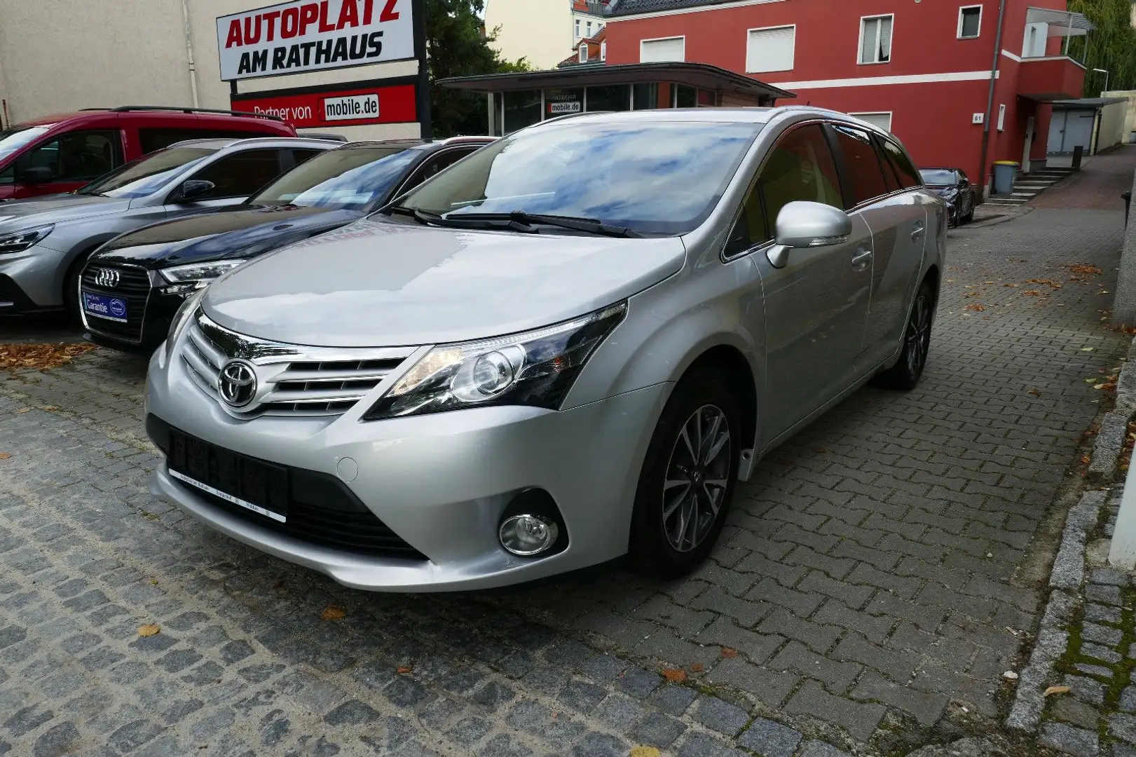 Toyota Avensis Kombi Edition Argent - 1