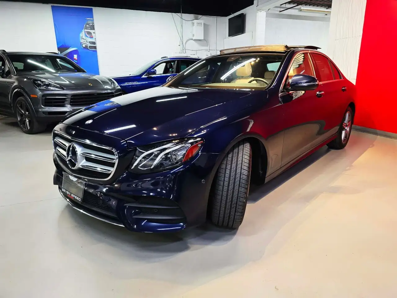 Mercedes-Benz E-Class снимка Mercedes-Benz E-Class