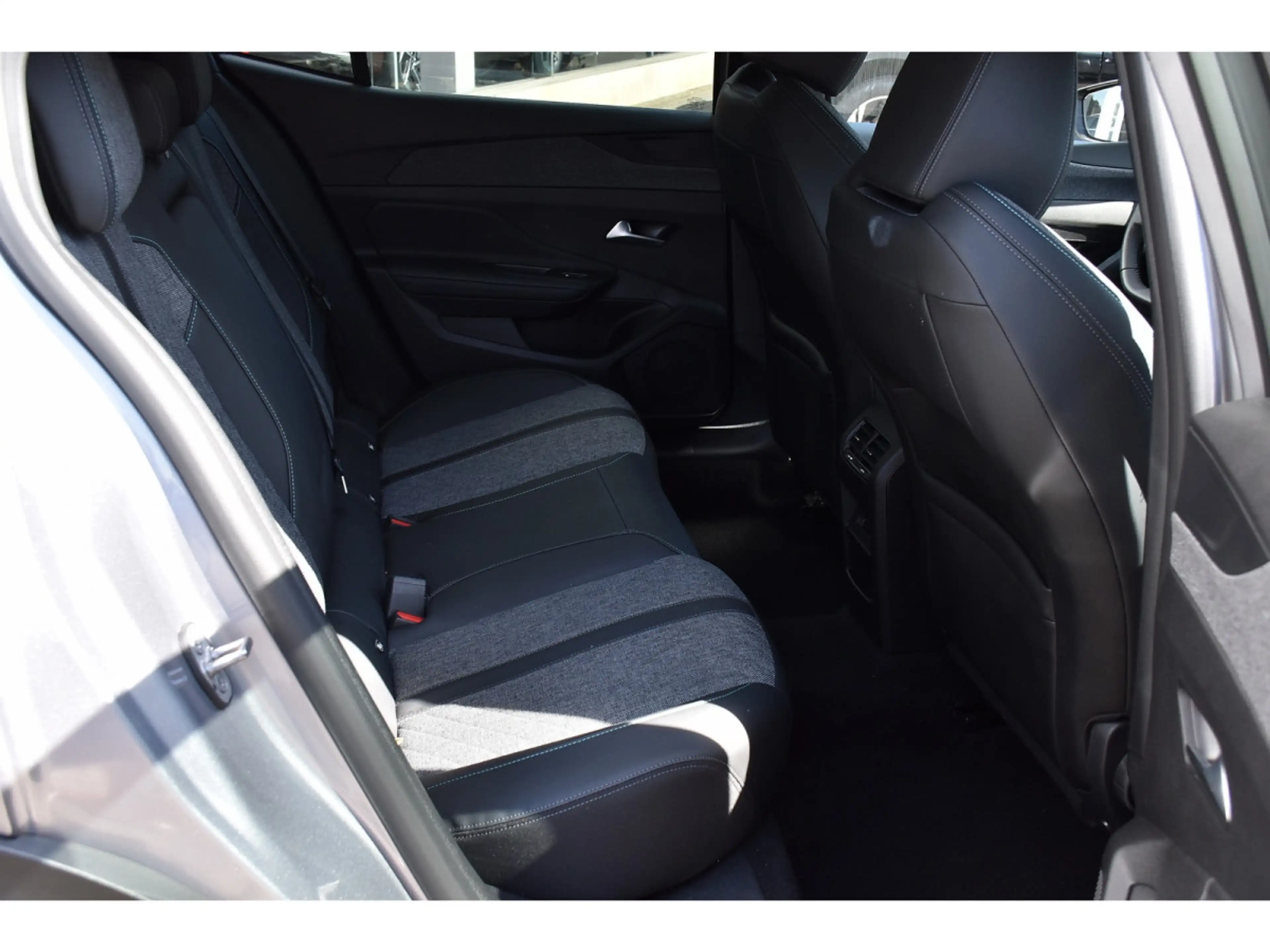 Peugeot 408 1.2 turbo 130 Allure EAT8 ACC LANE GPS CAM 1° MAIN — photo 8