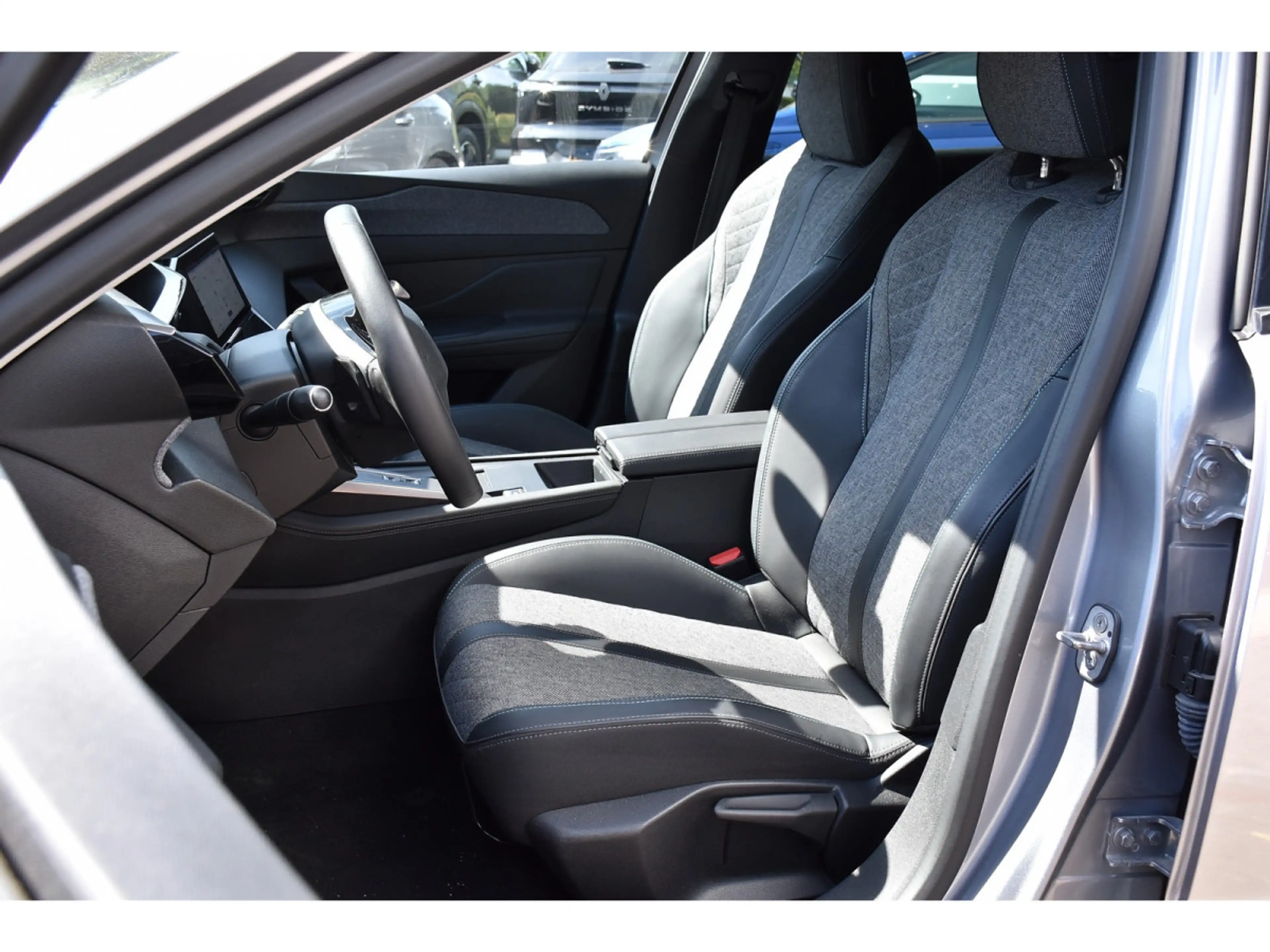 Peugeot 408 1.2 turbo 130 Allure EAT8 ACC LANE GPS CAM 1° MAIN — photo 6