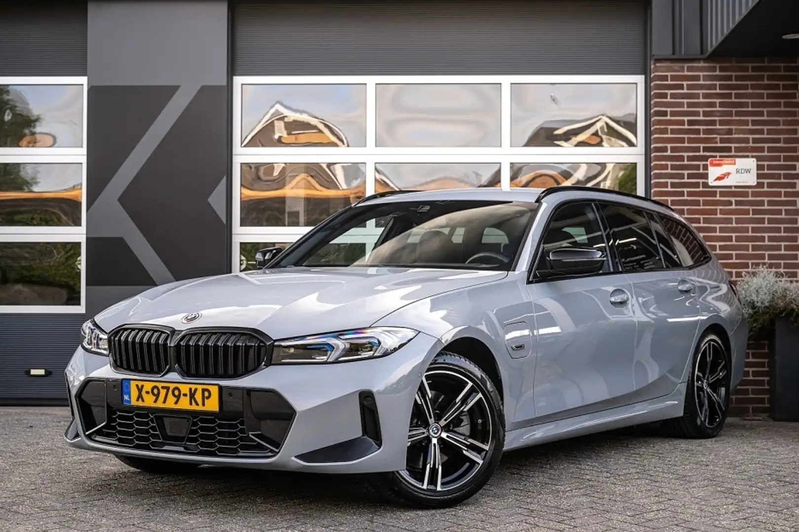 BMW 330 330e M Sport | LCI | Shadow | ACC | Head-up | M 50 Grijs - 1