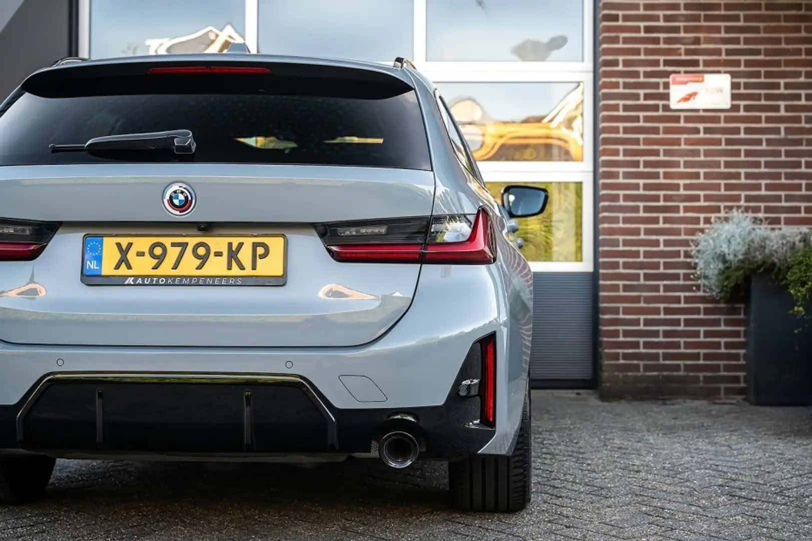 BMW 330 330e M Sport | LCI | Shadow | ACC | Head-up | M 50 Grijs - 2