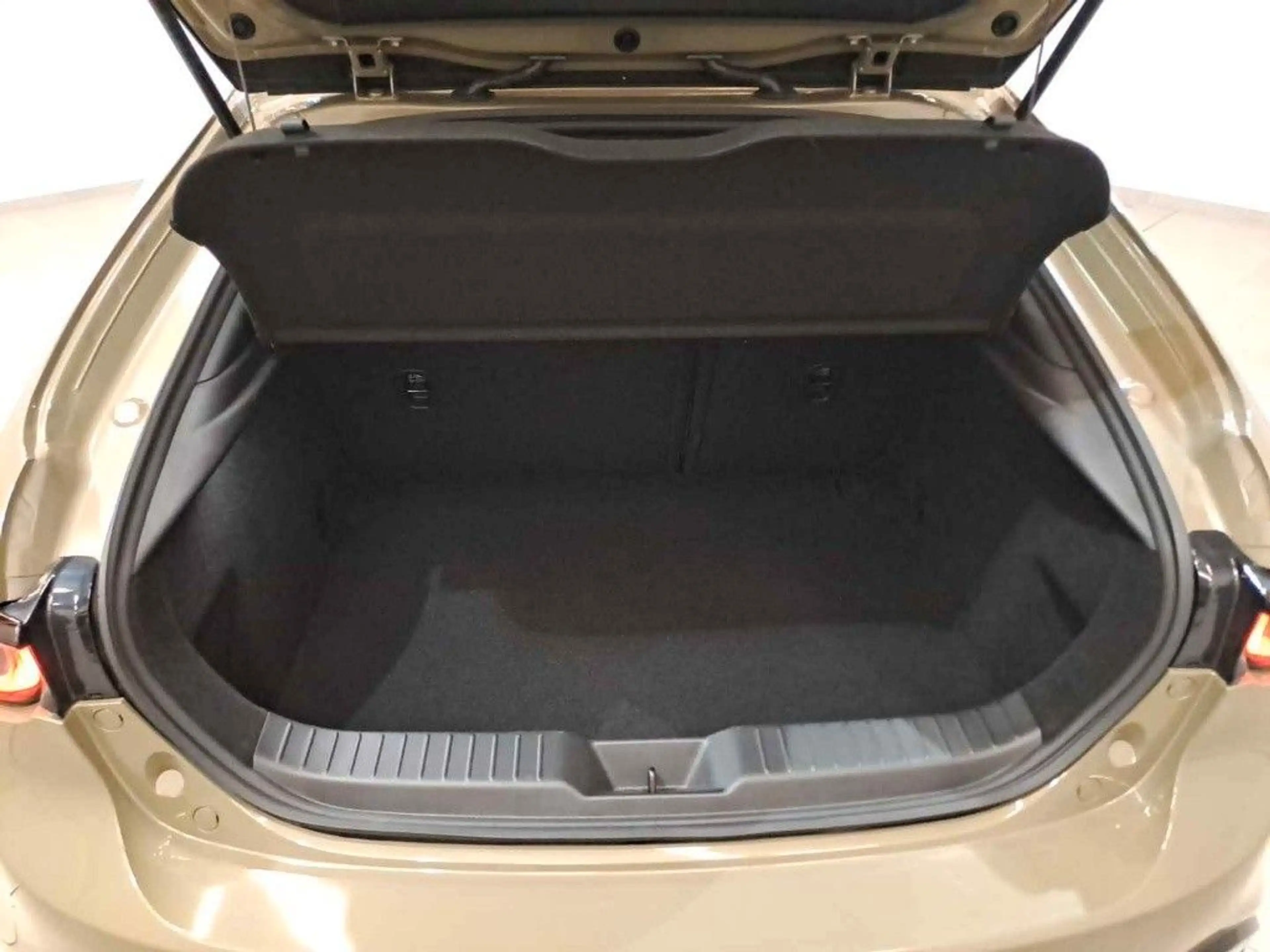 Mazda 3 2025 2.5L e-SKYACTIV G 140ps Nagisa — photo 6