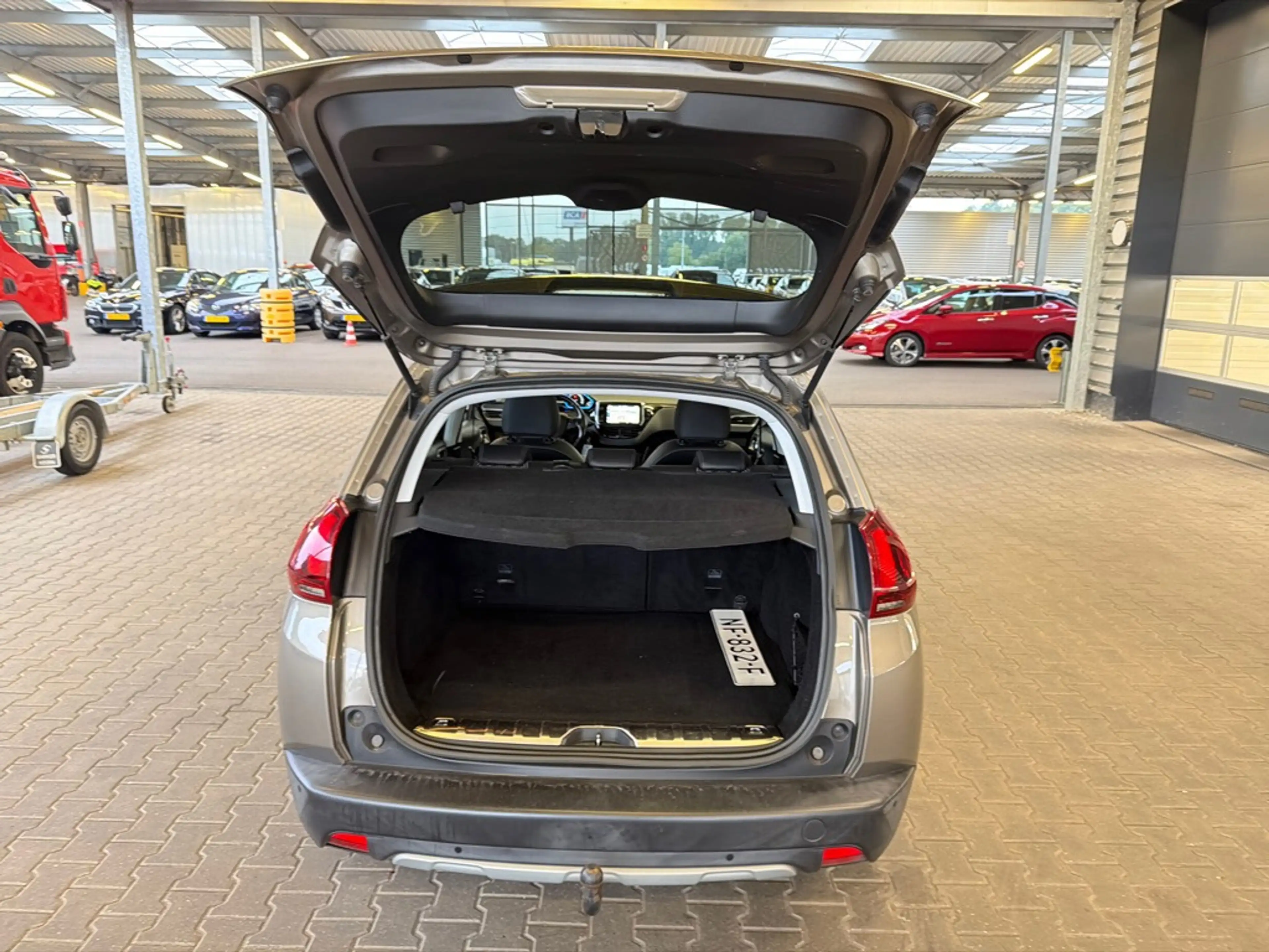 Peugeot 2008 1.2 PureTech Allure — photo 9
