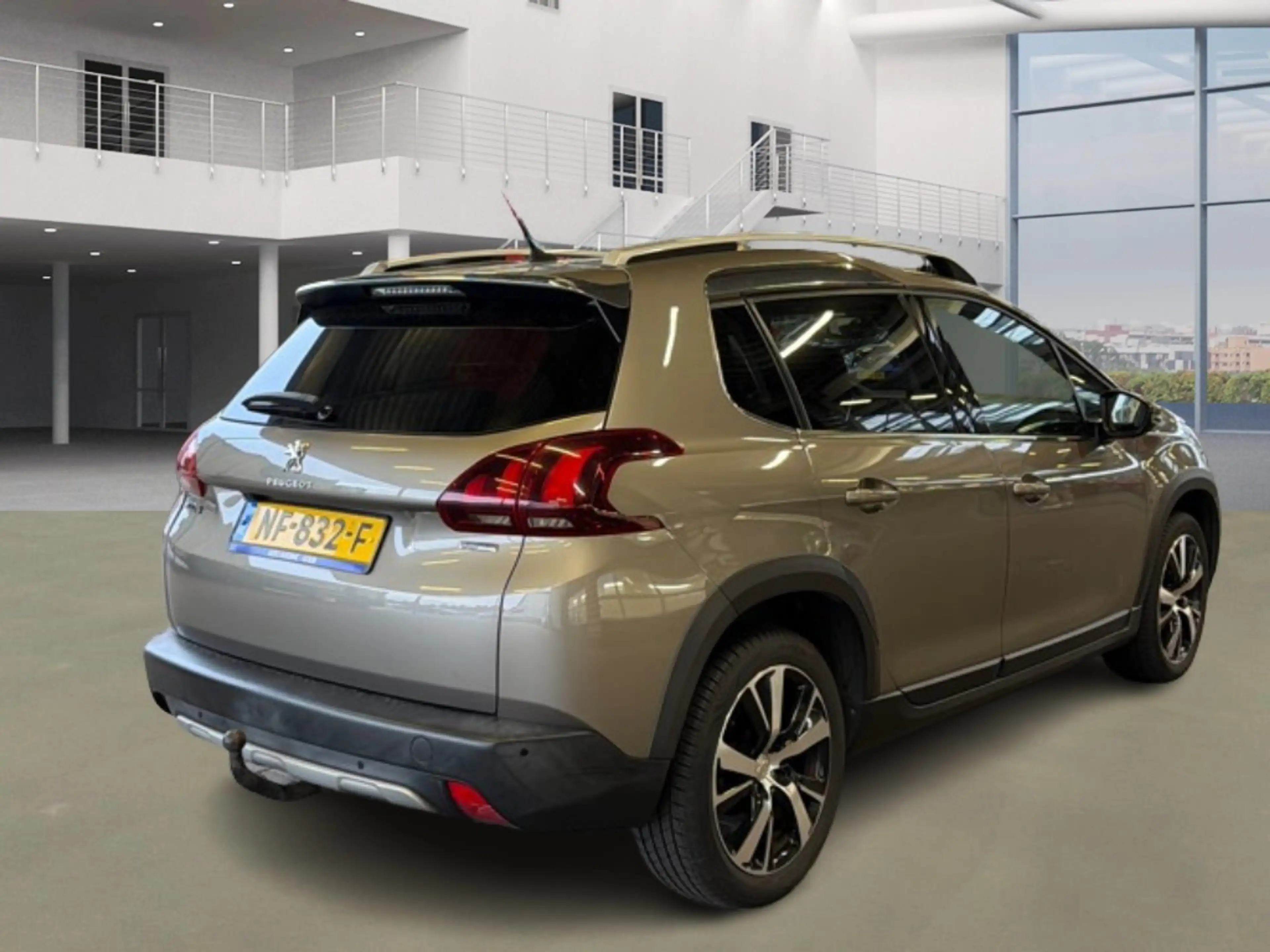 Peugeot 2008 1.2 PureTech Allure — photo 3