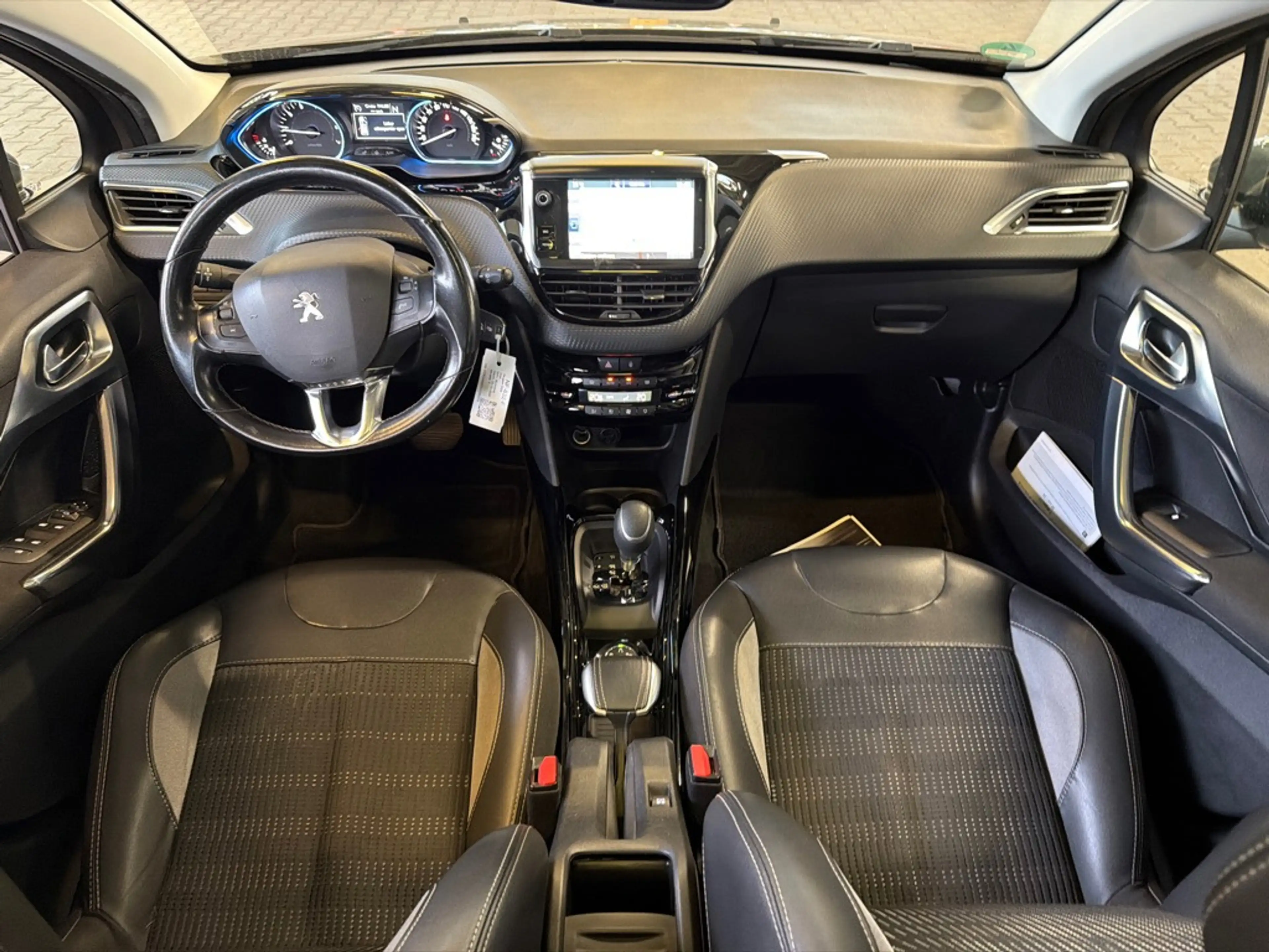 Peugeot 2008 1.2 PureTech Allure — photo 6